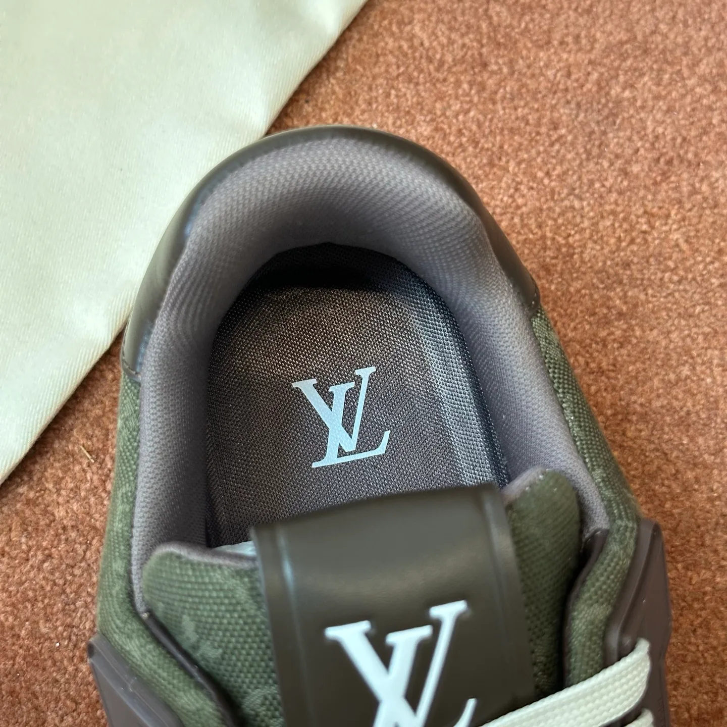 Кроссовки Мужские Louis Vuitton 18583697