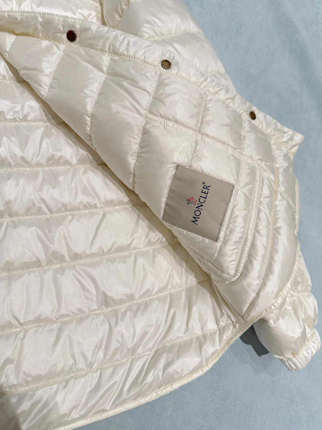 Women's Jackets And Down Jackets MONCLER 18439953