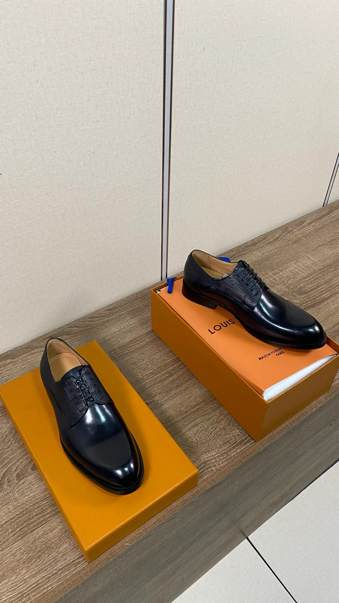 Men's Loafers And Dress Shoes LOUIS VUITTON 18078683