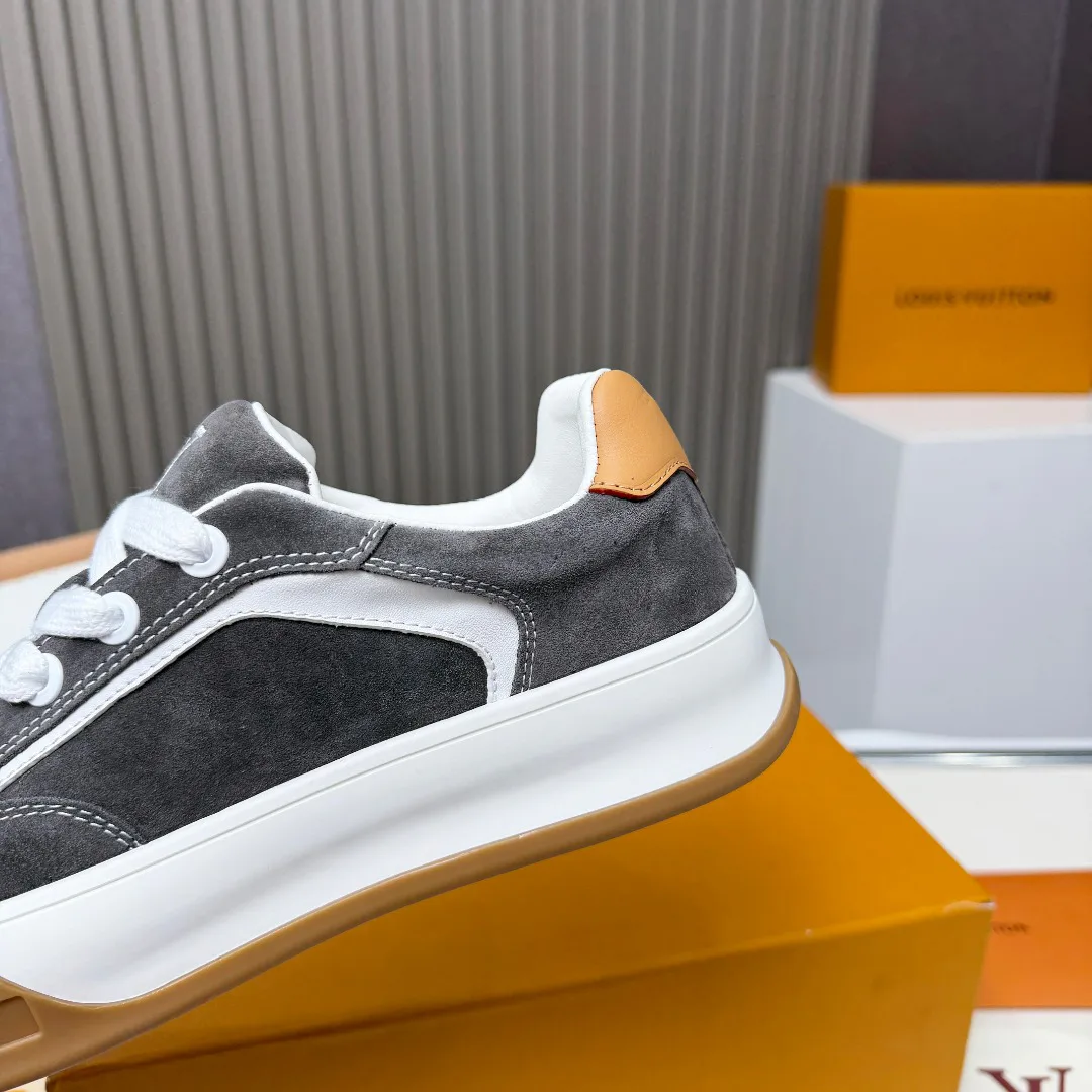 Men's Sneakers LOUIS VUITTON 18265134