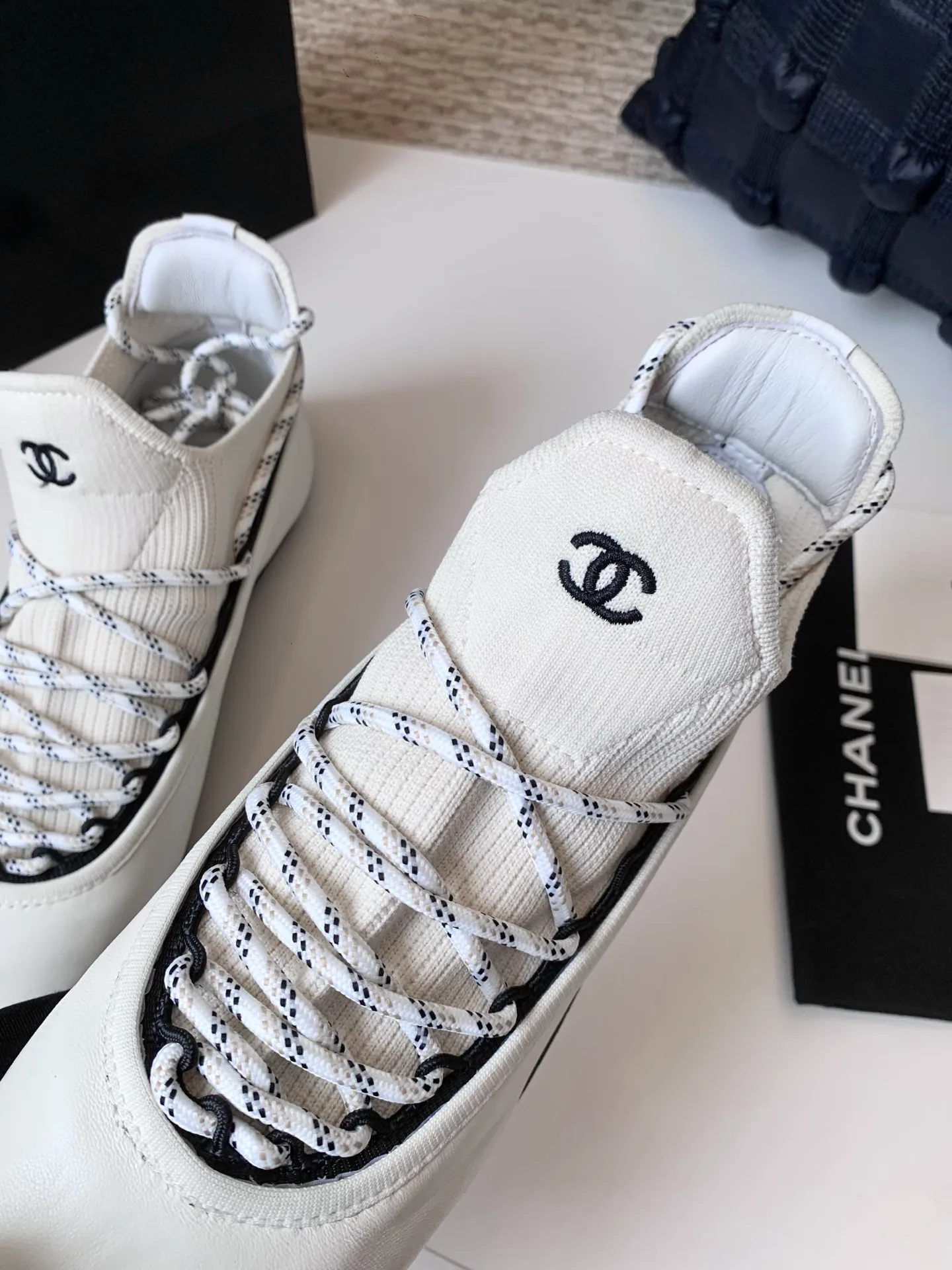 Women's Sneakers CHANEL 17989879
