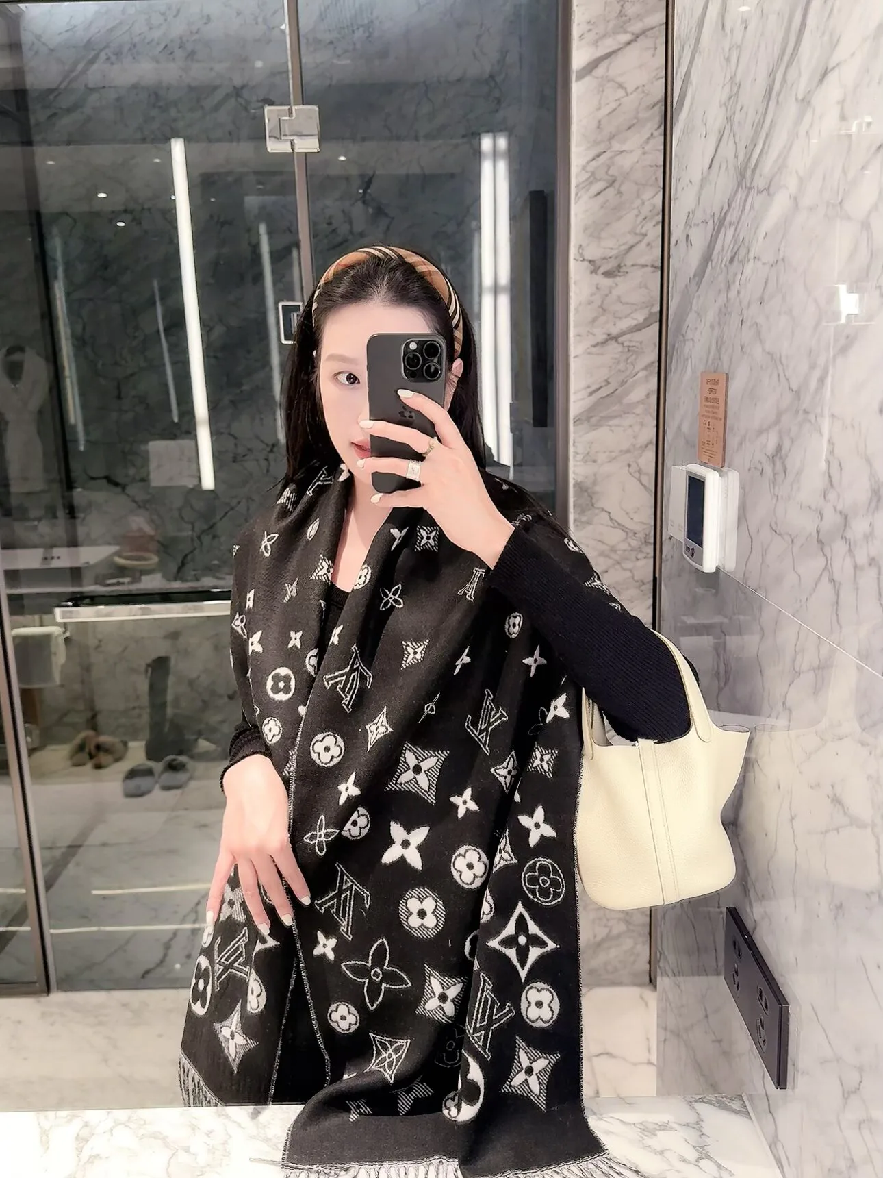 Scarves LOUIS VUITTON 18377551