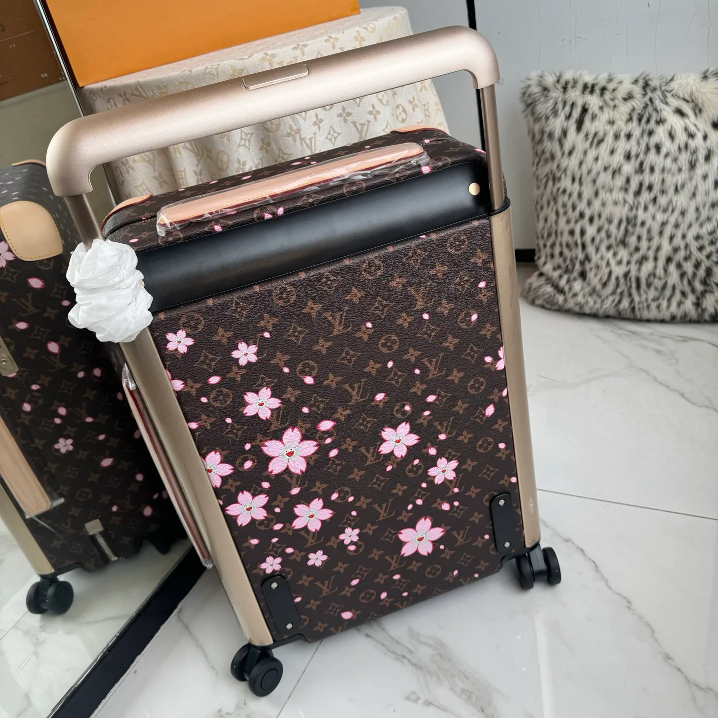 Suitcases LOUIS VUITTON 17801475