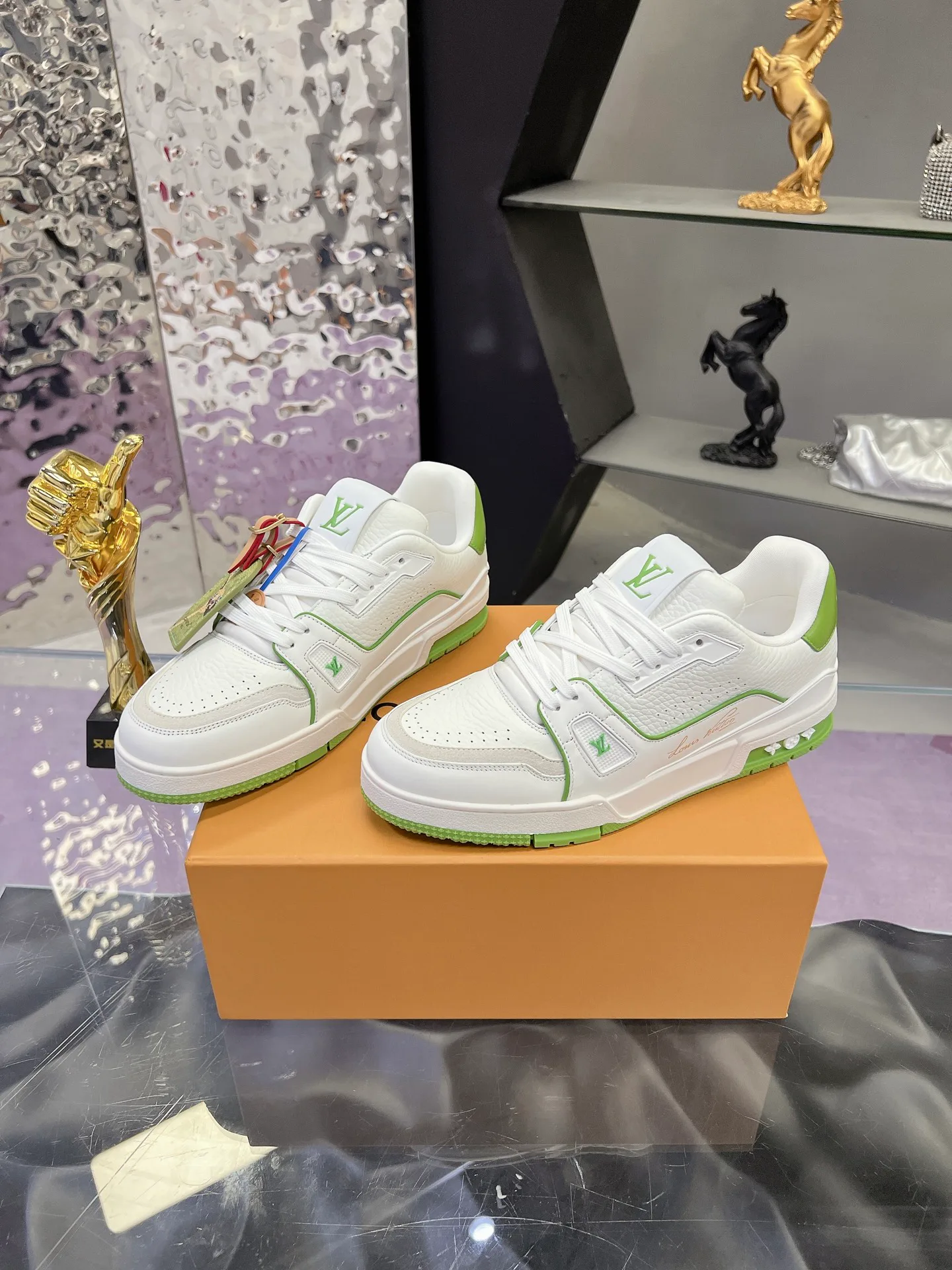 Women's Sneakers LOUIS VUITTON 17635605