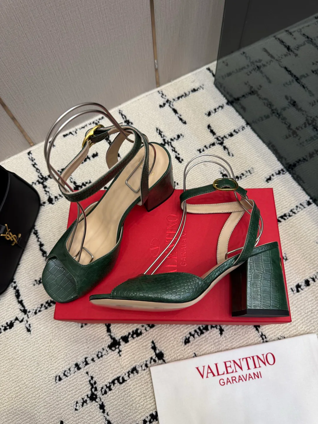 Women's Open-Toe Sandals VALENTINO 18048995