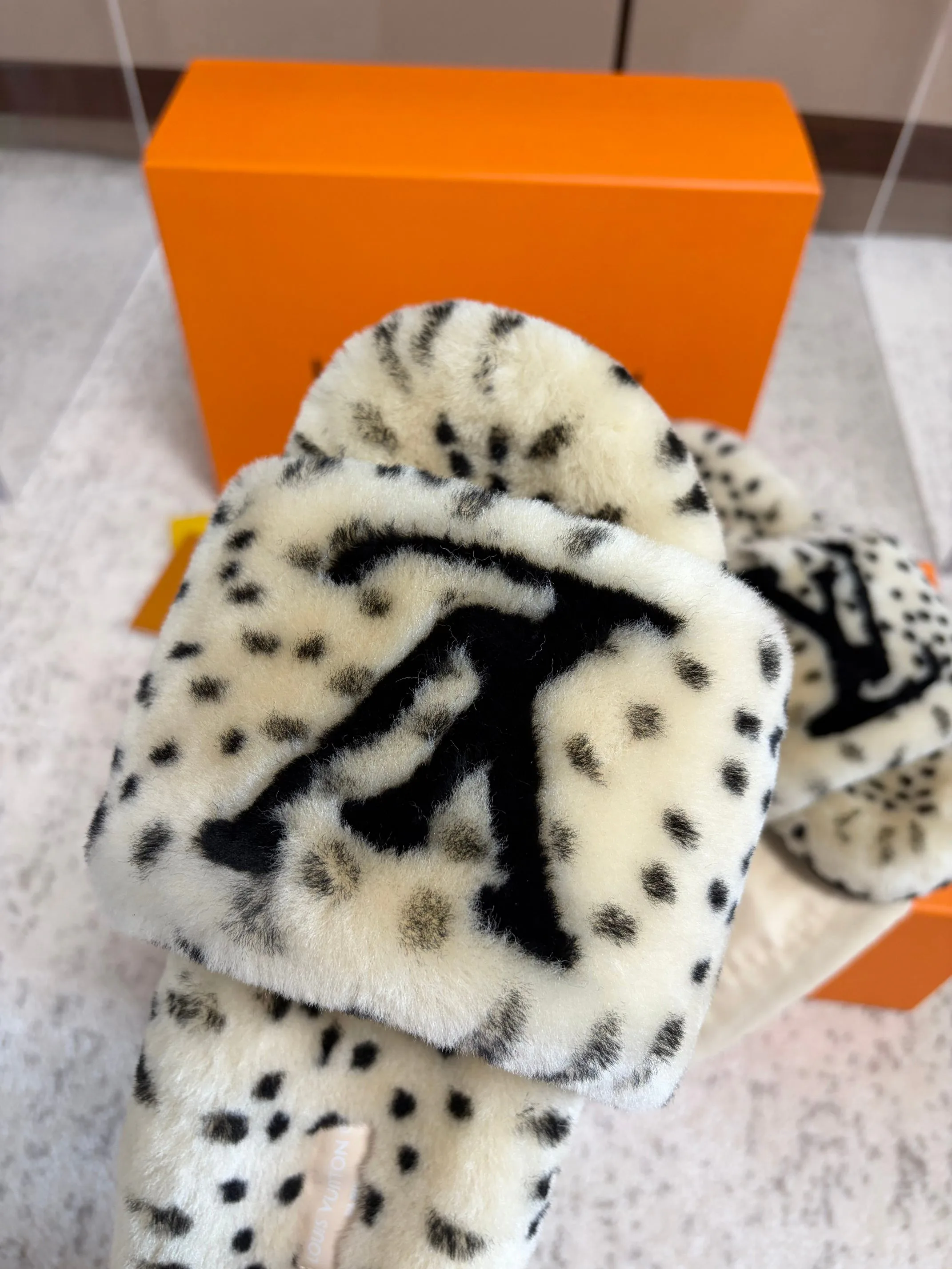 Women's Slippers LOUIS VUITTON 18436103