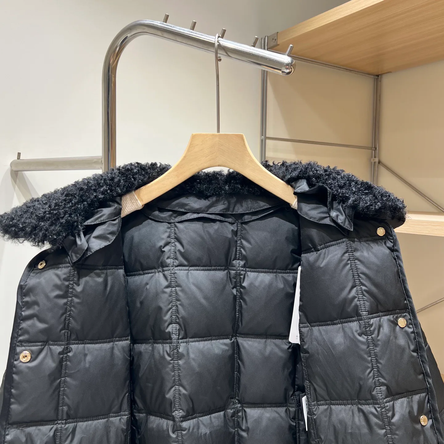 Women's Jackets And Down Jackets MONCLER 18036513