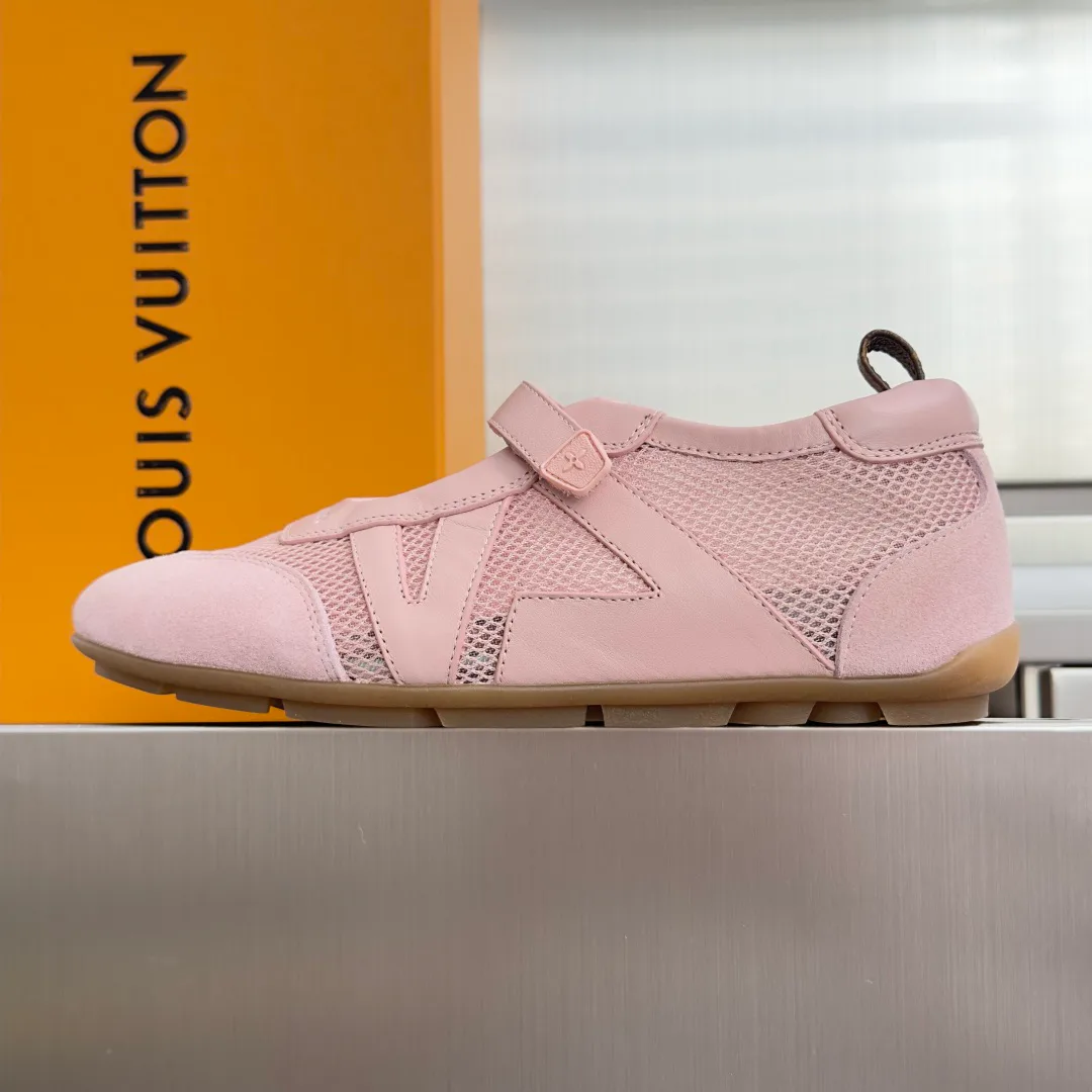 Women's Sneakers LOUIS VUITTON 17950634