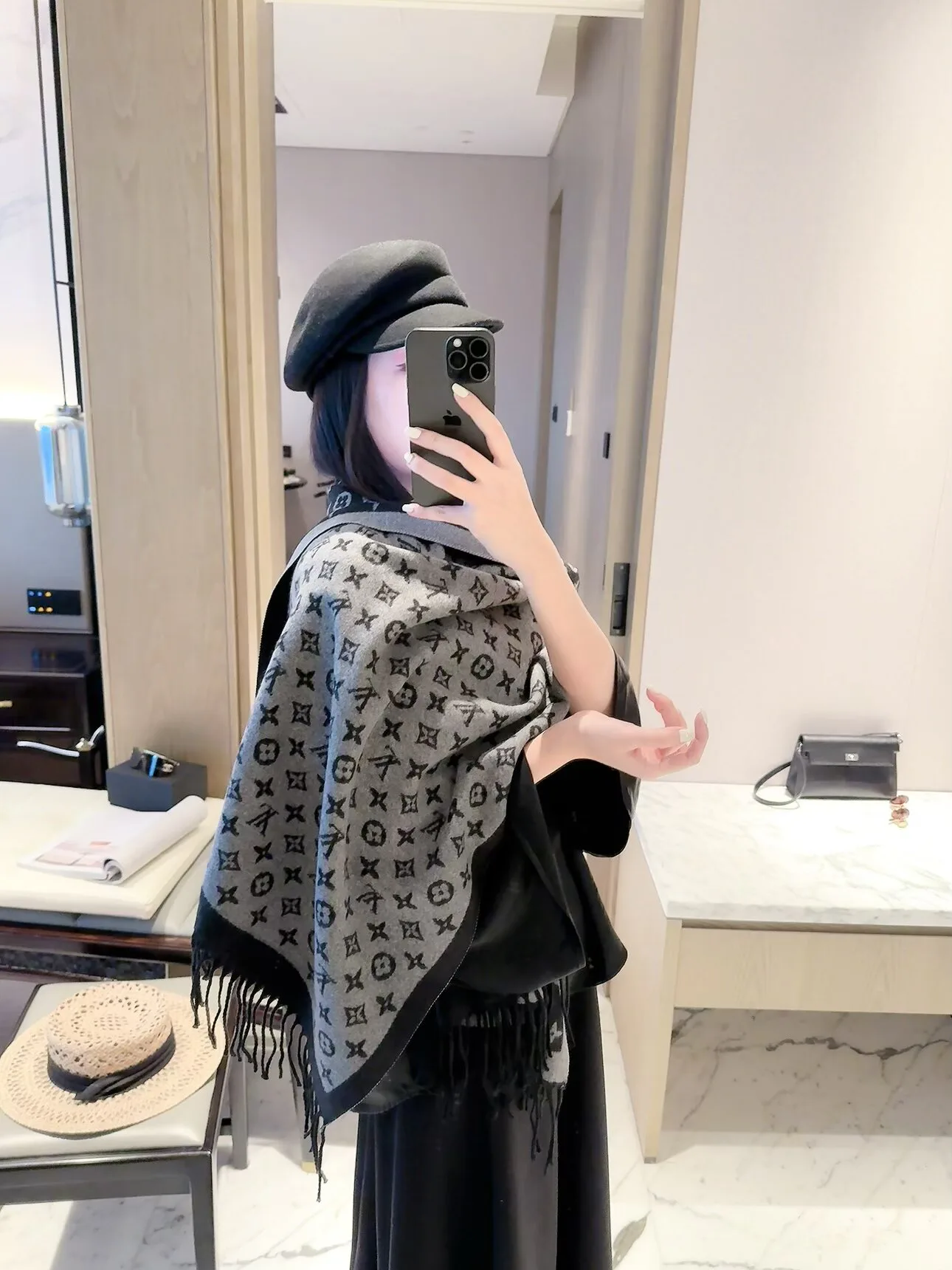 Scarves LOUIS VUITTON 18322550
