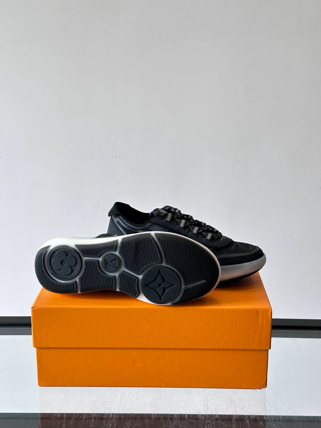 Men's Sneakers LOUIS VUITTON 17069297