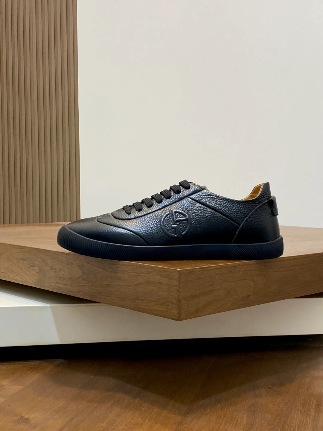 Кроссовки Мужские Armani 18586415