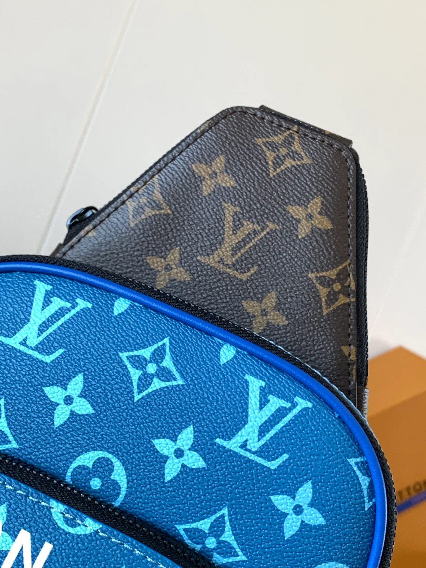 Women's Shoulder Bags LOUIS VUITTON 17948722