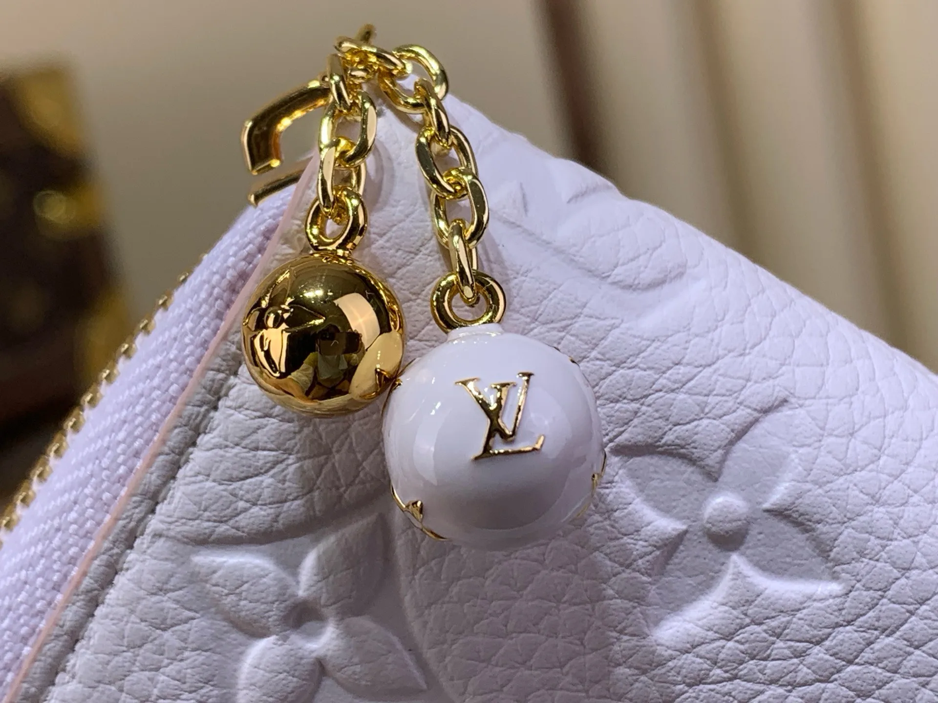 Women's Clutches LOUIS VUITTON 17499379