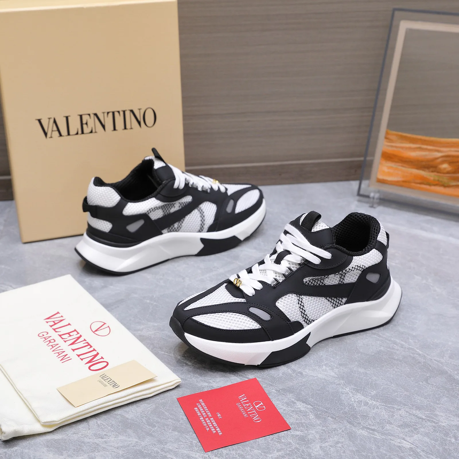 Men's Sneakers VALENTINO 17604591