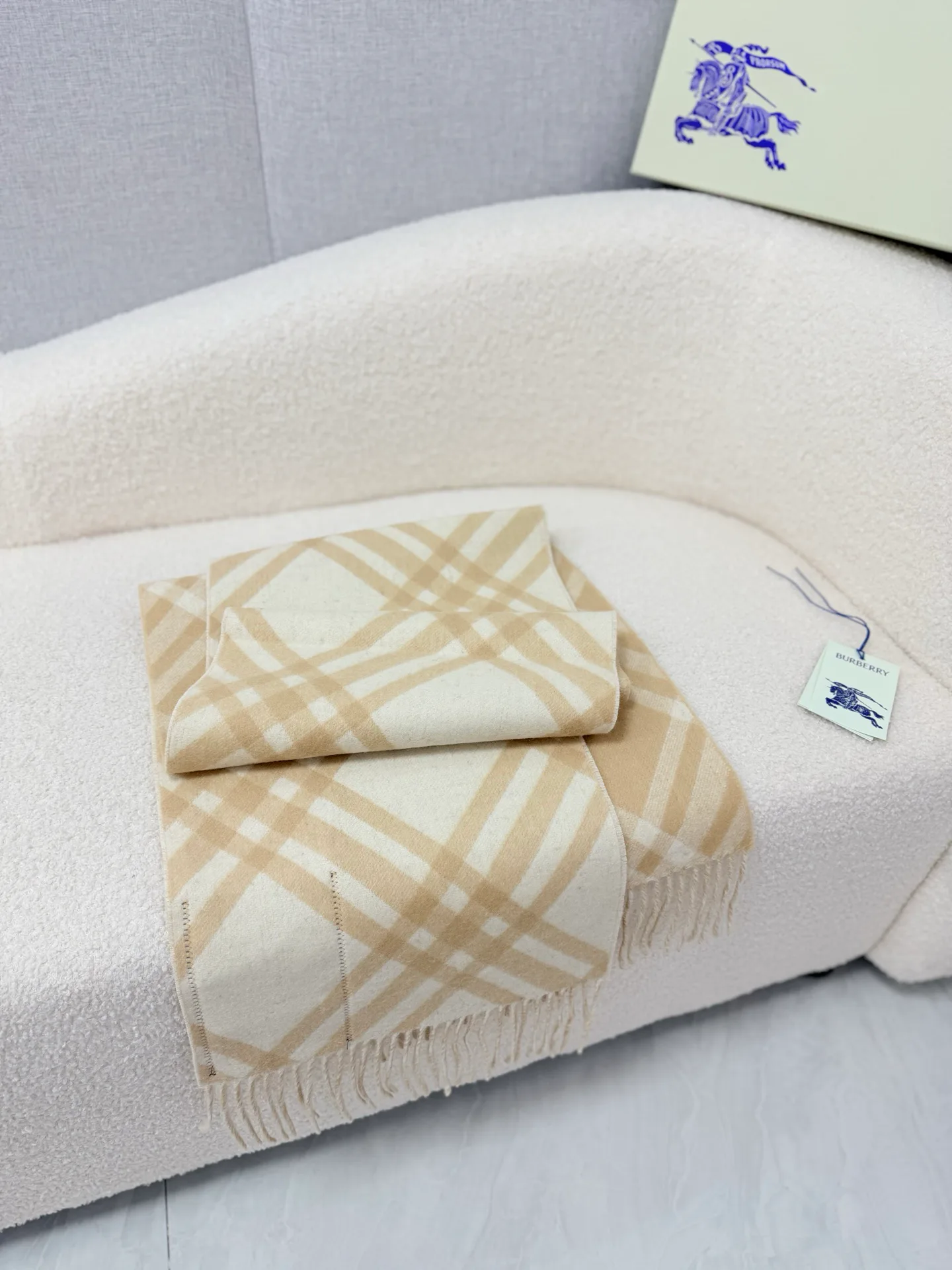 Scarves BURBERRY 18322320