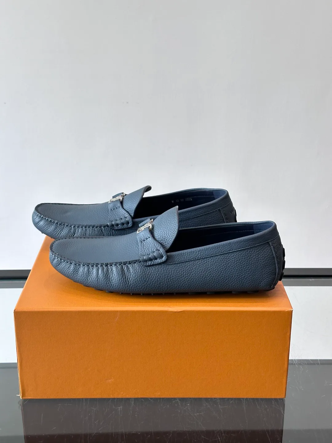 Men's Loafers And Dress Shoes LOUIS VUITTON 17646134