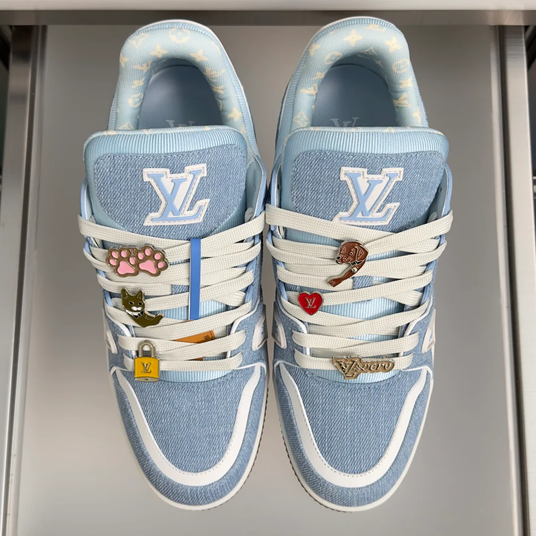Women's Sneakers LOUIS VUITTON 17950309