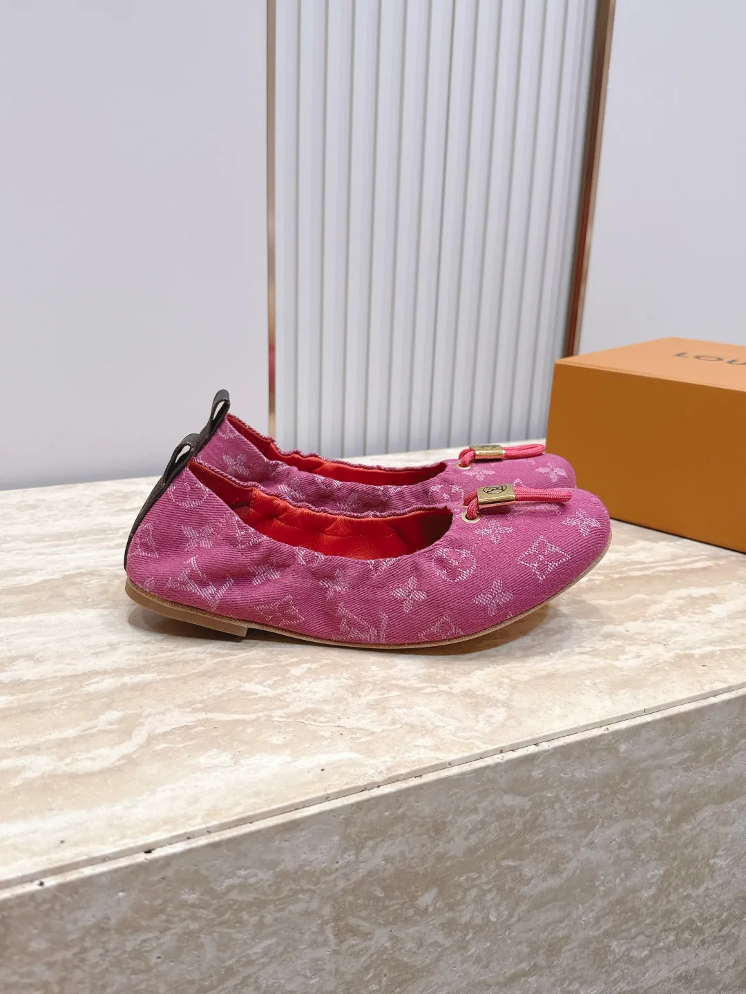 Women's Ballet Flats LOUIS VUITTON 17178359
