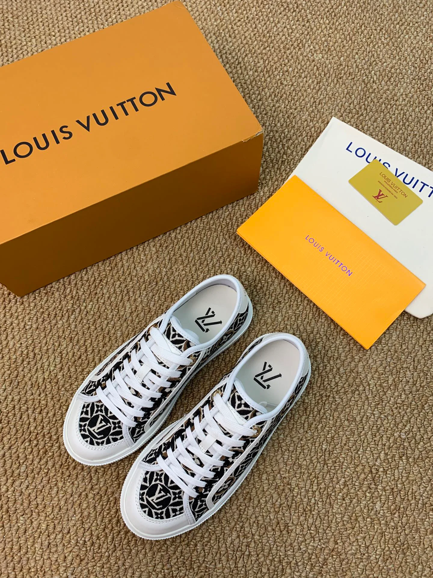 Women's Sneakers LOUIS VUITTON 17545201