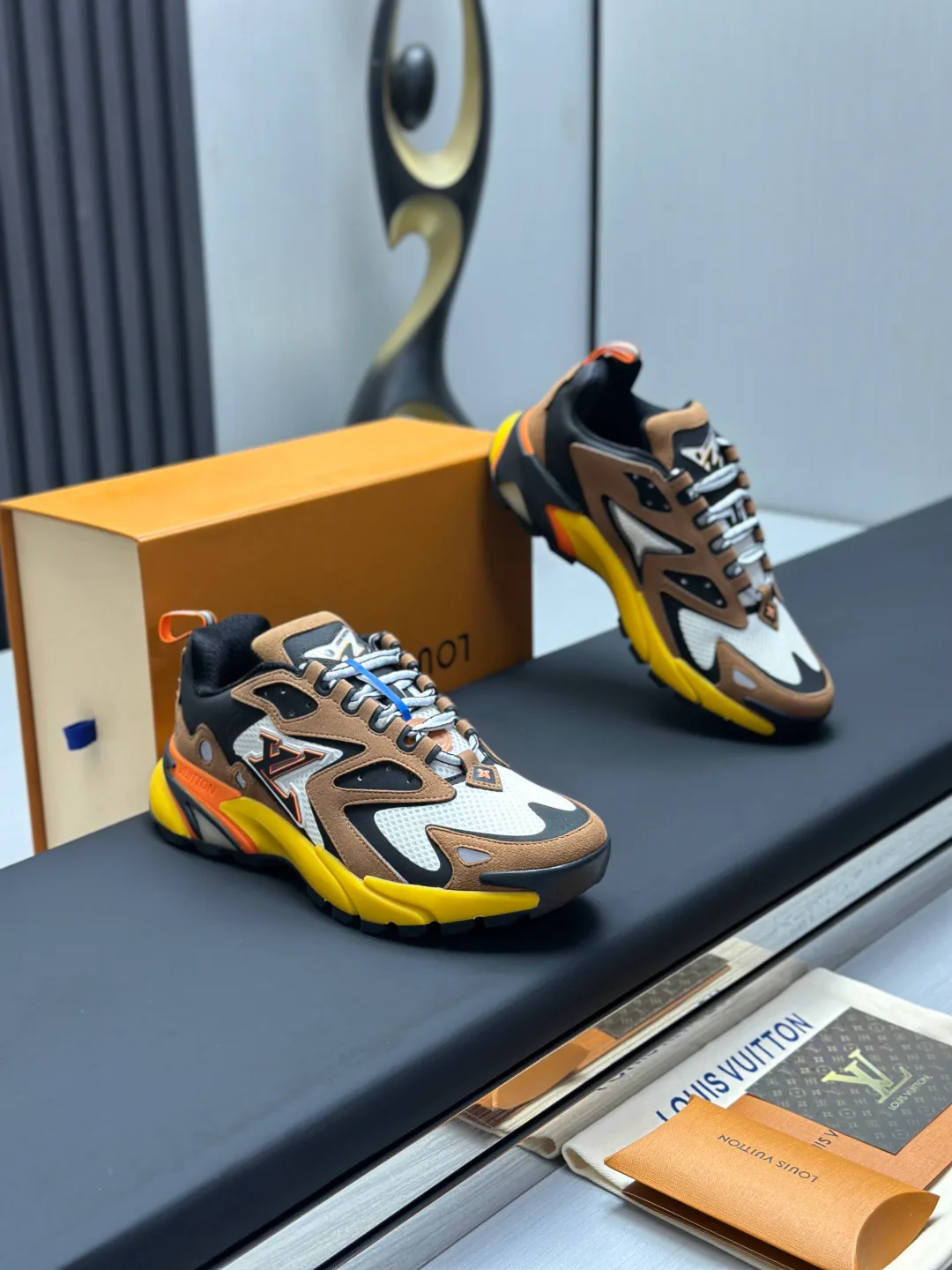 Women's Sneakers LOUIS VUITTON 18211980
