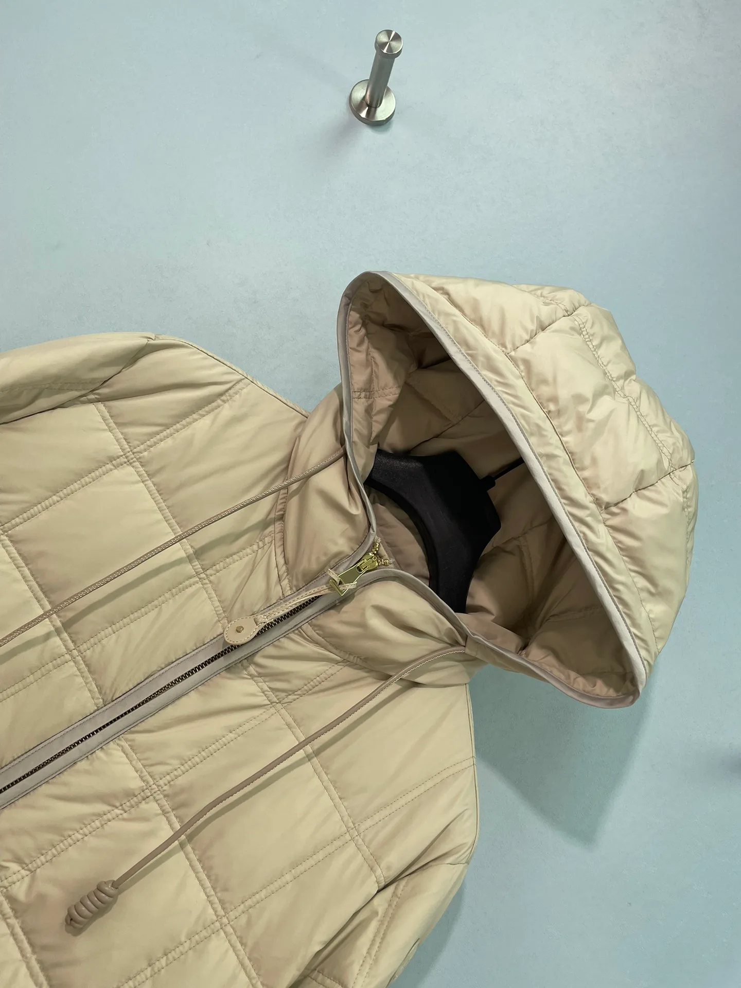 Women's Jackets And Down Jackets MONCLER 18513394