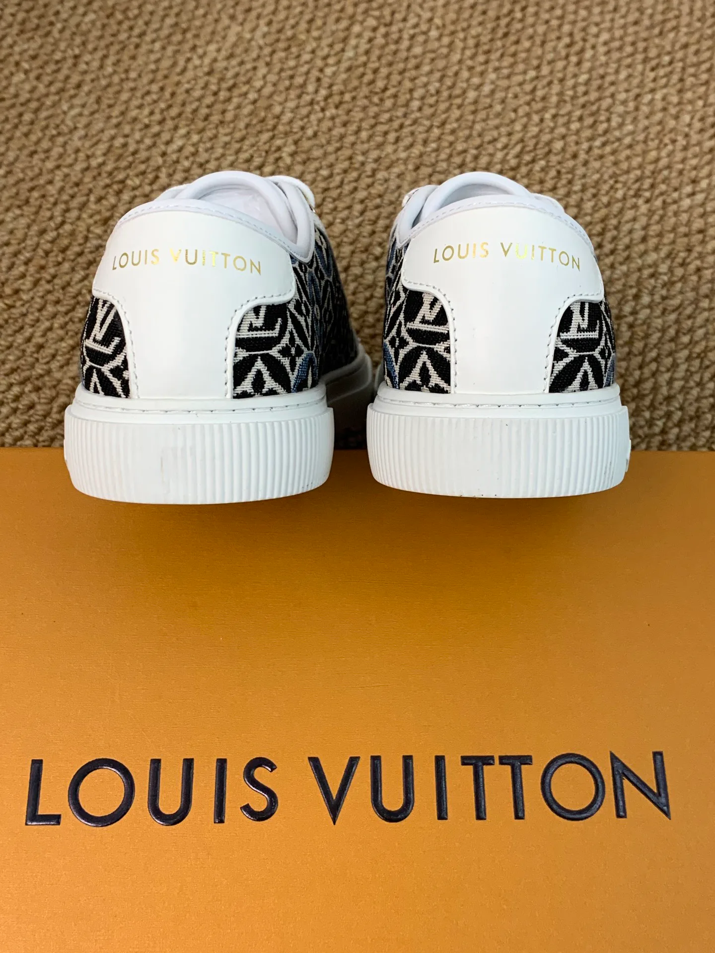 Women's Sneakers LOUIS VUITTON 17545199