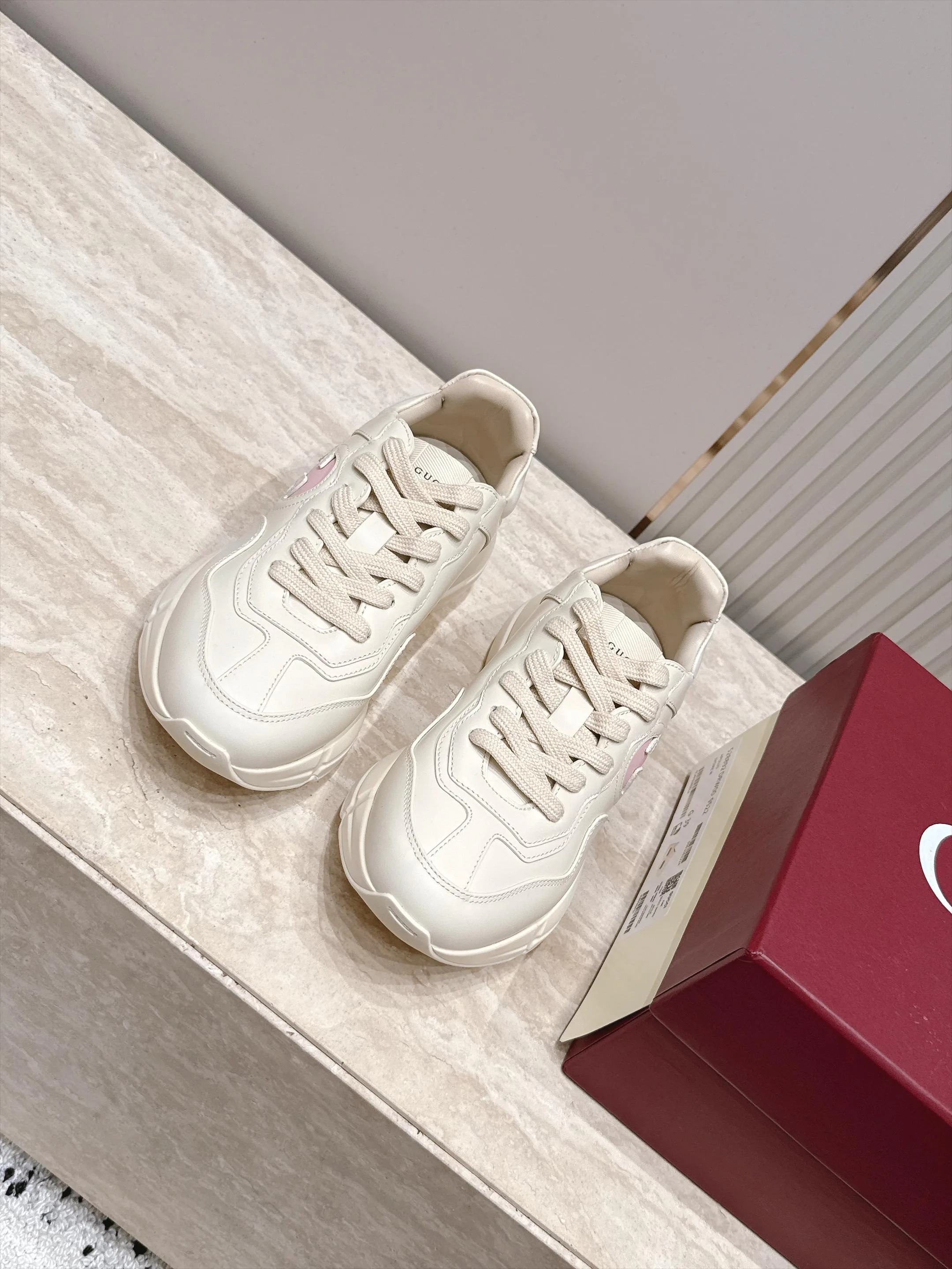 Women's Sneakers GUCCI 18025257