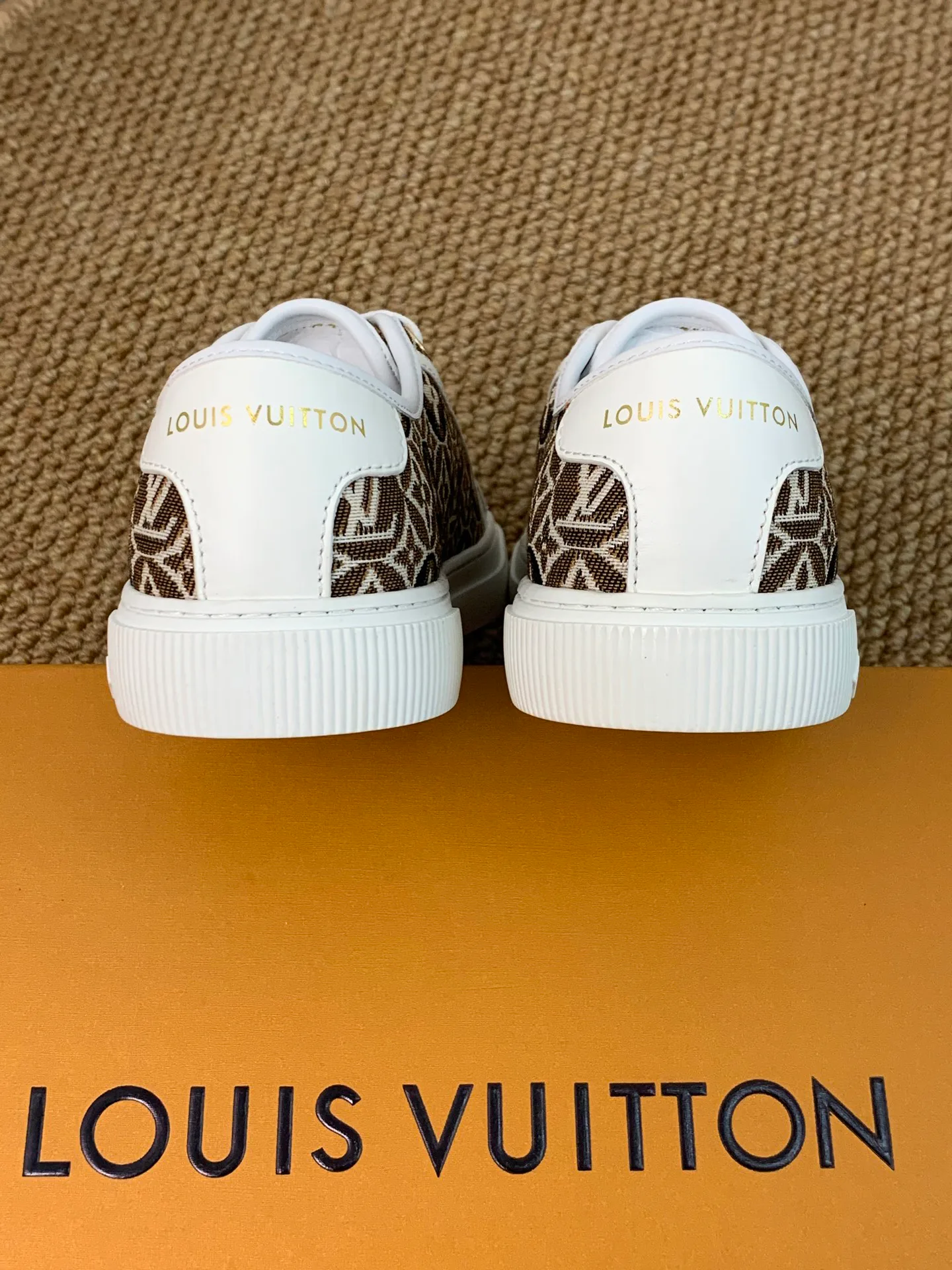 Women's Sneakers LOUIS VUITTON 17545200