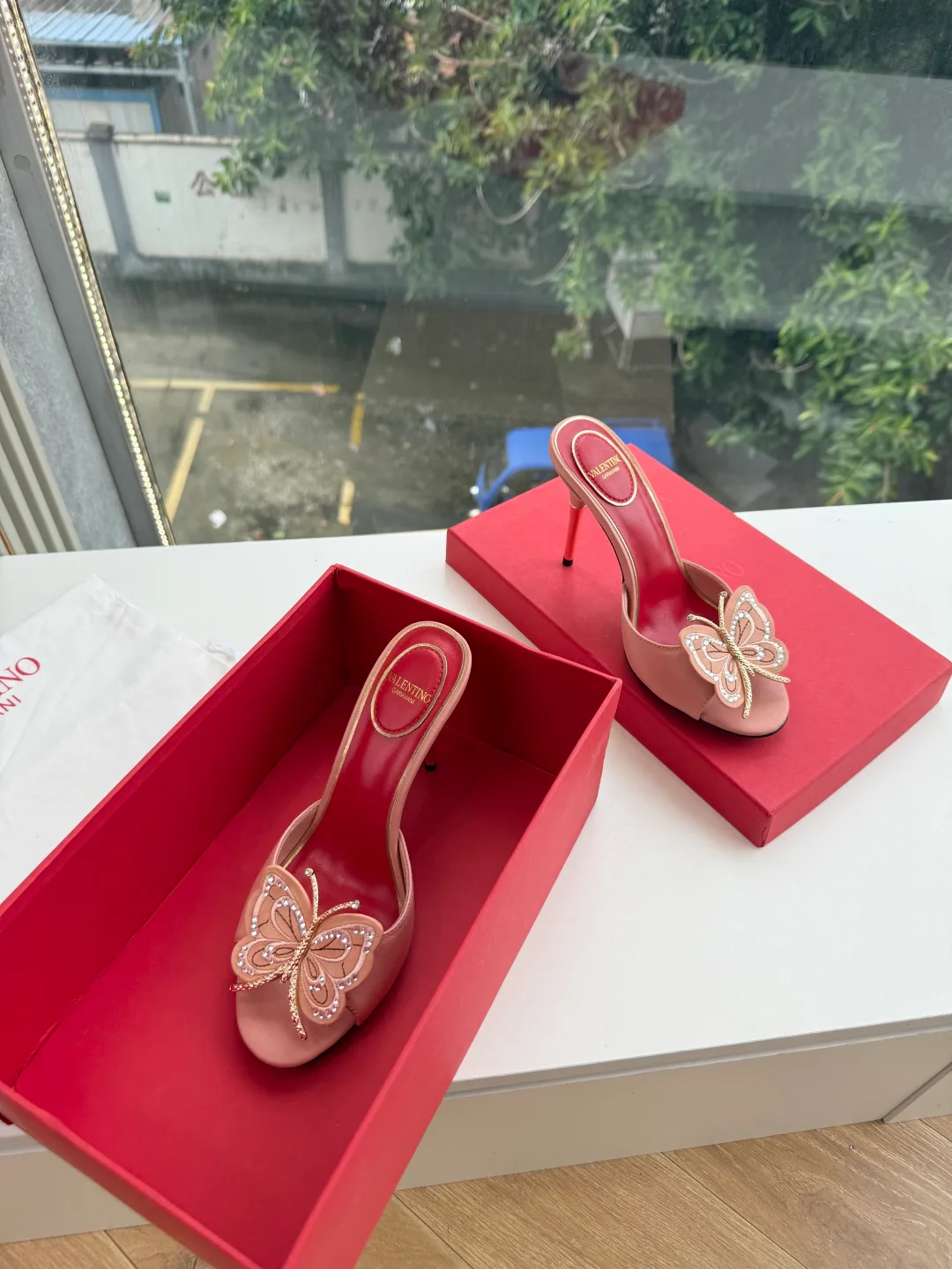 Women's Open-Toe Sandals VALENTINO 18142682