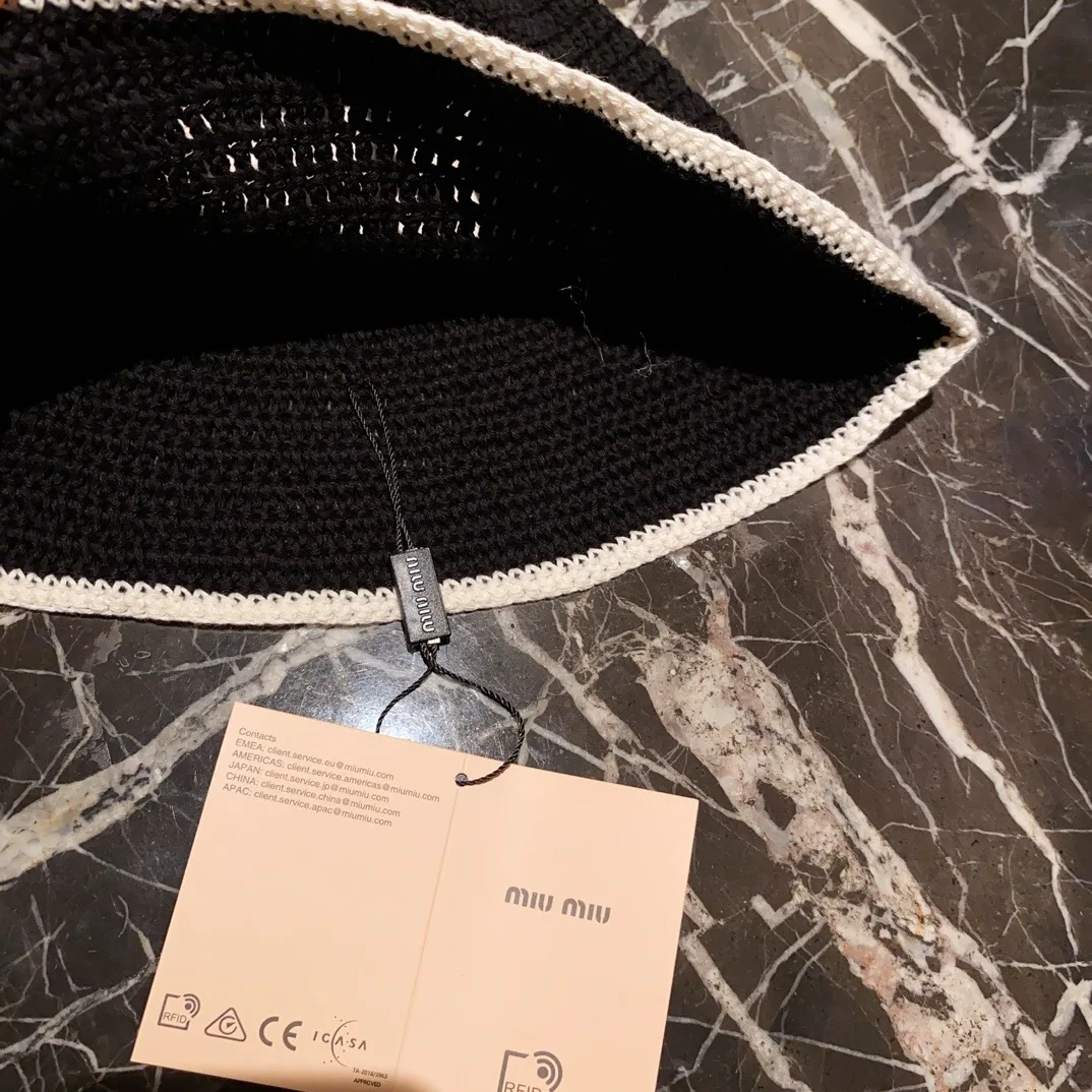Hats MIU MIU 17973793