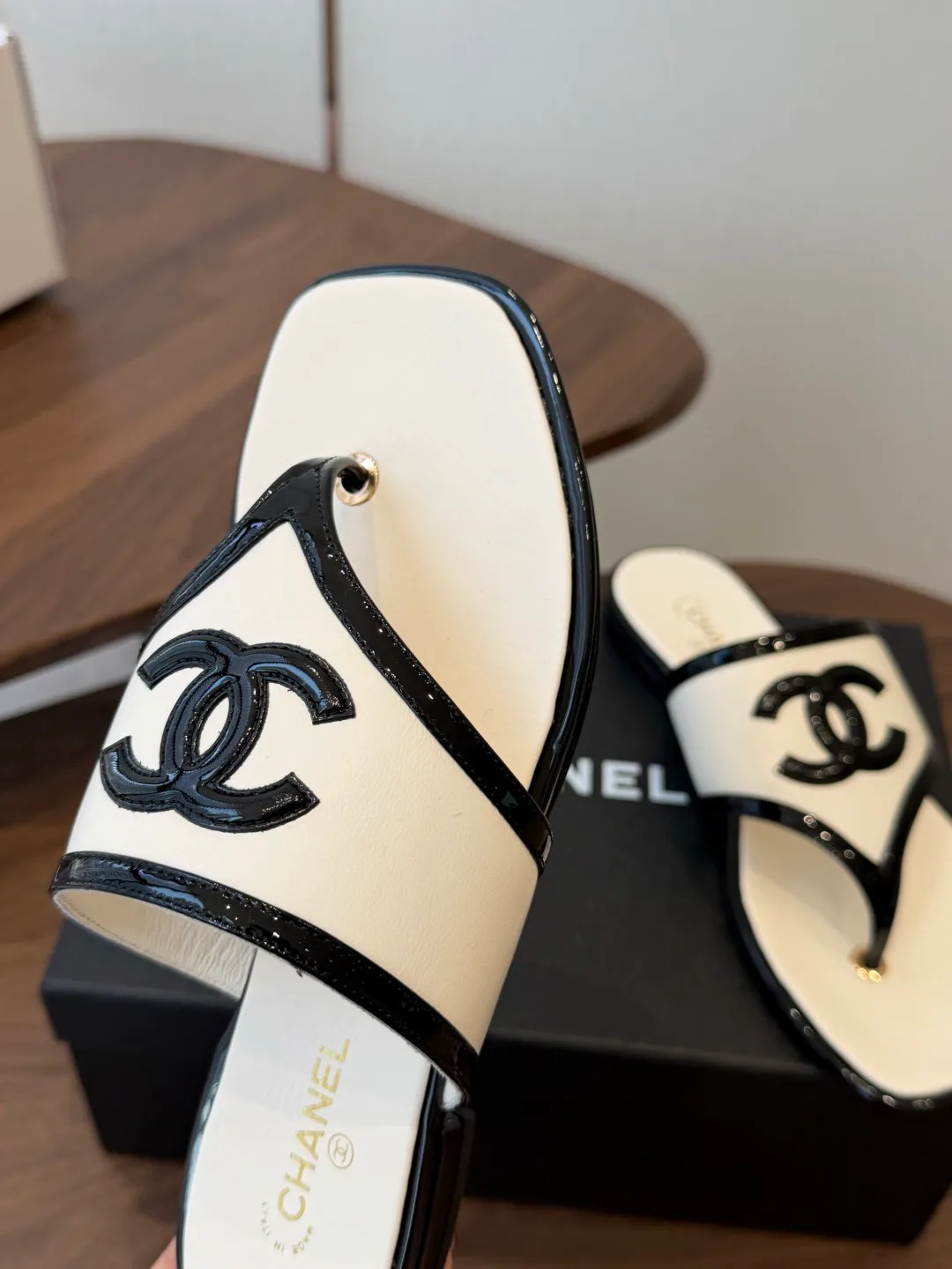 Women's Flip-Flops CHANEL 17829795