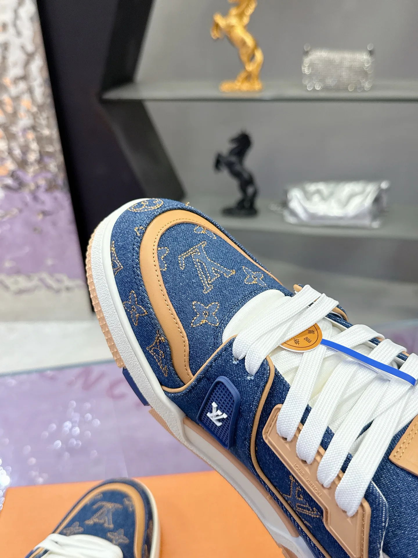 Women's Sneakers LOUIS VUITTON 17930918