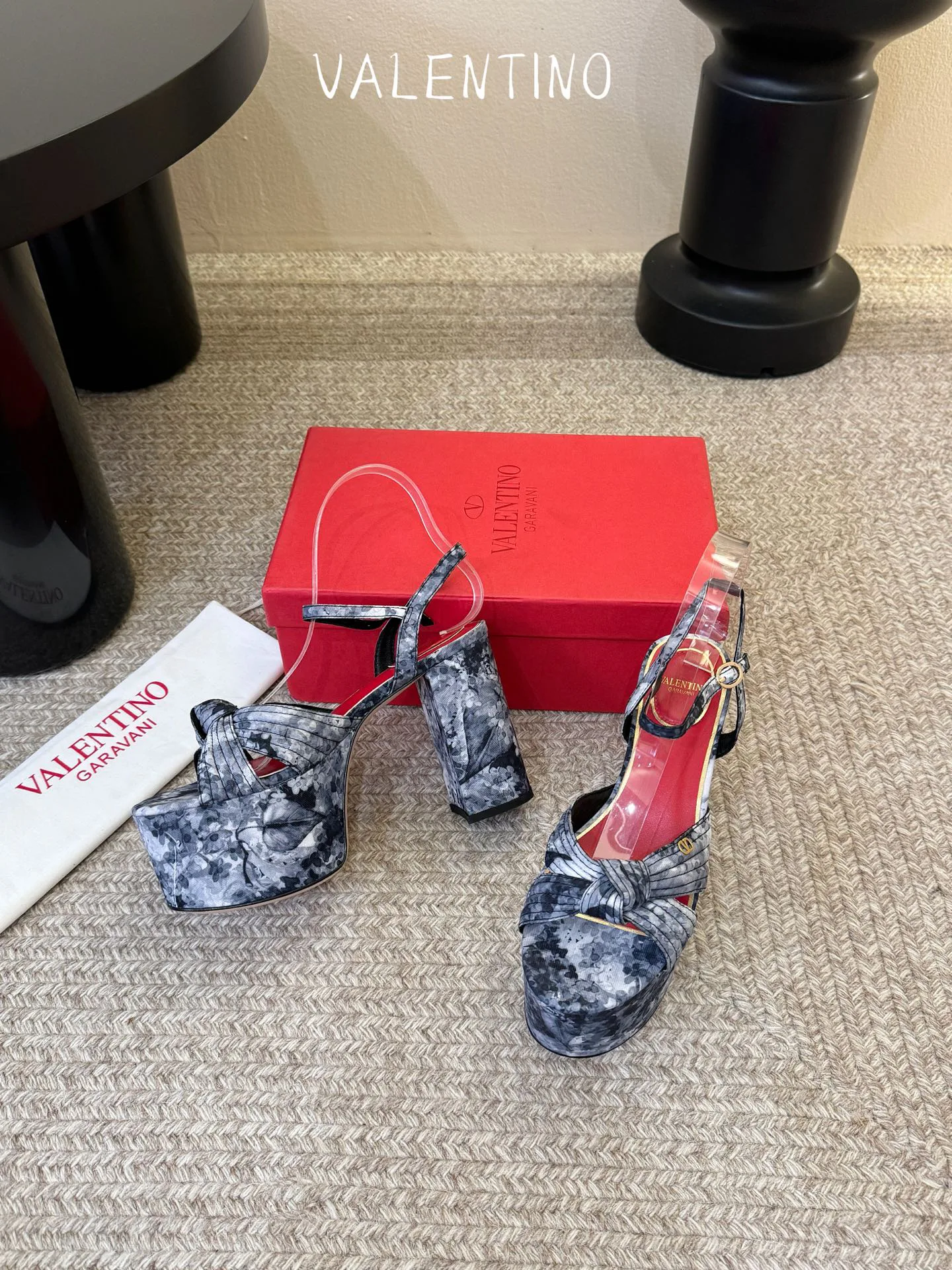 Women's Open-Toe Sandals VALENTINO 17396961
