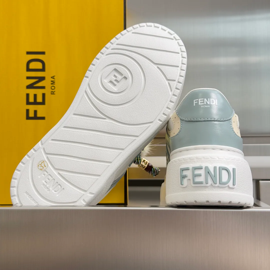 Women's Sneakers FENDI 17950680