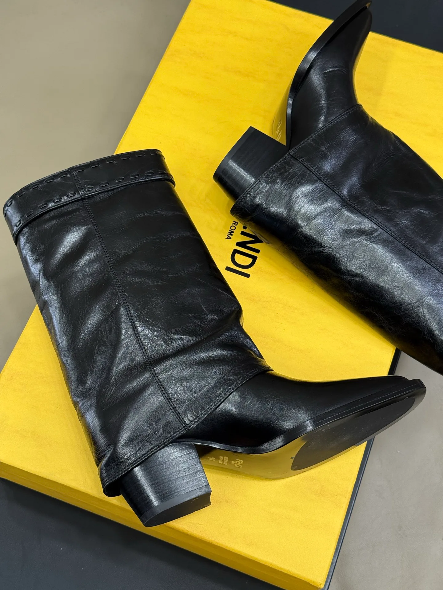 Women's Boots FENDI 18370130
