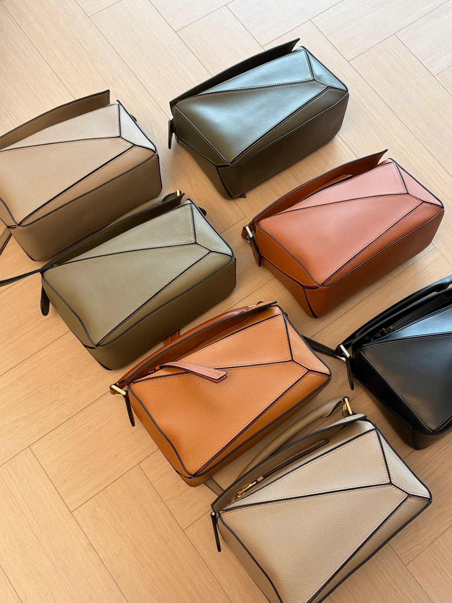 Women's Classic Handbags LOEWE 18064099