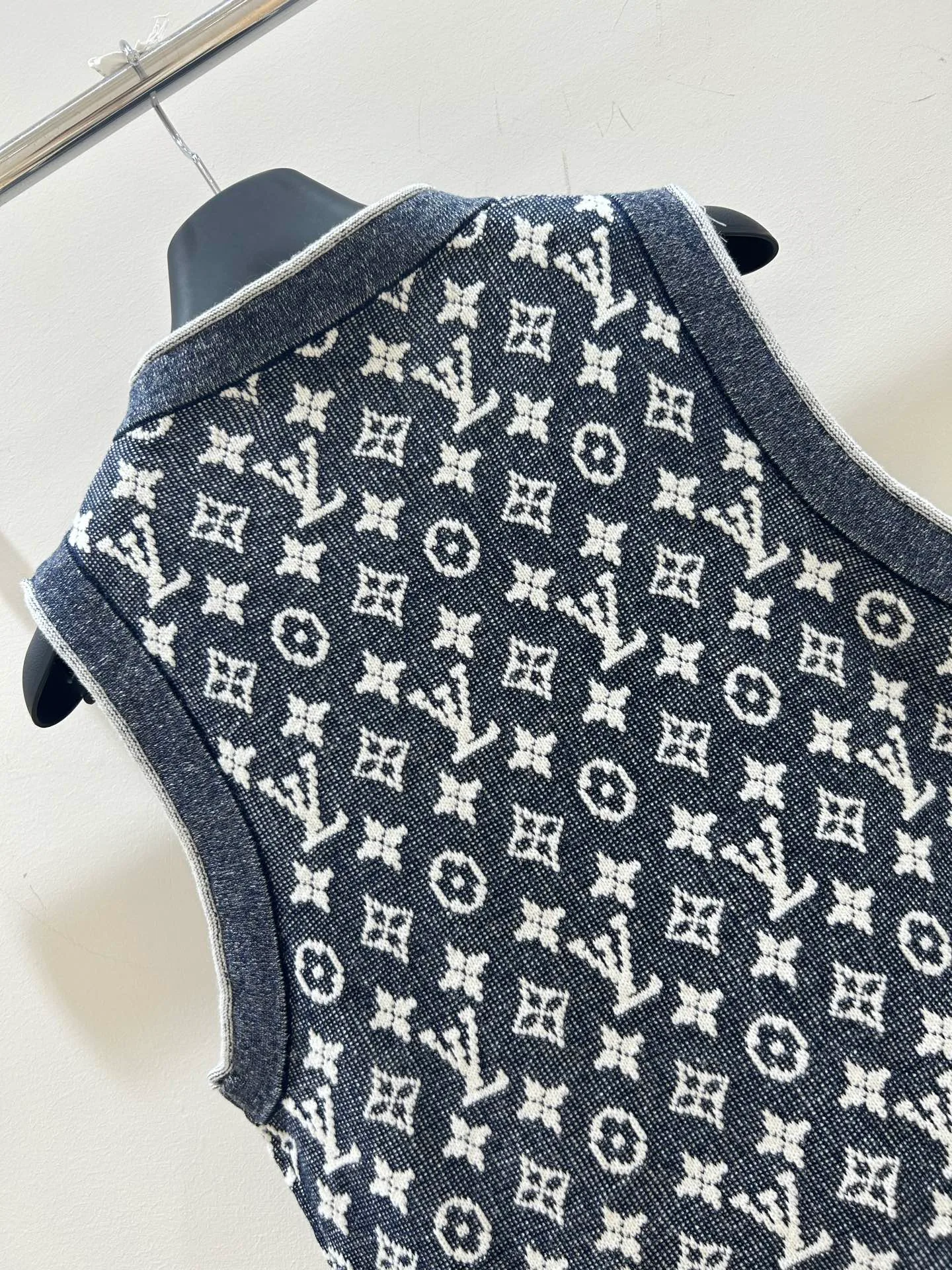 Women's Vests LOUIS VUITTON 18097082