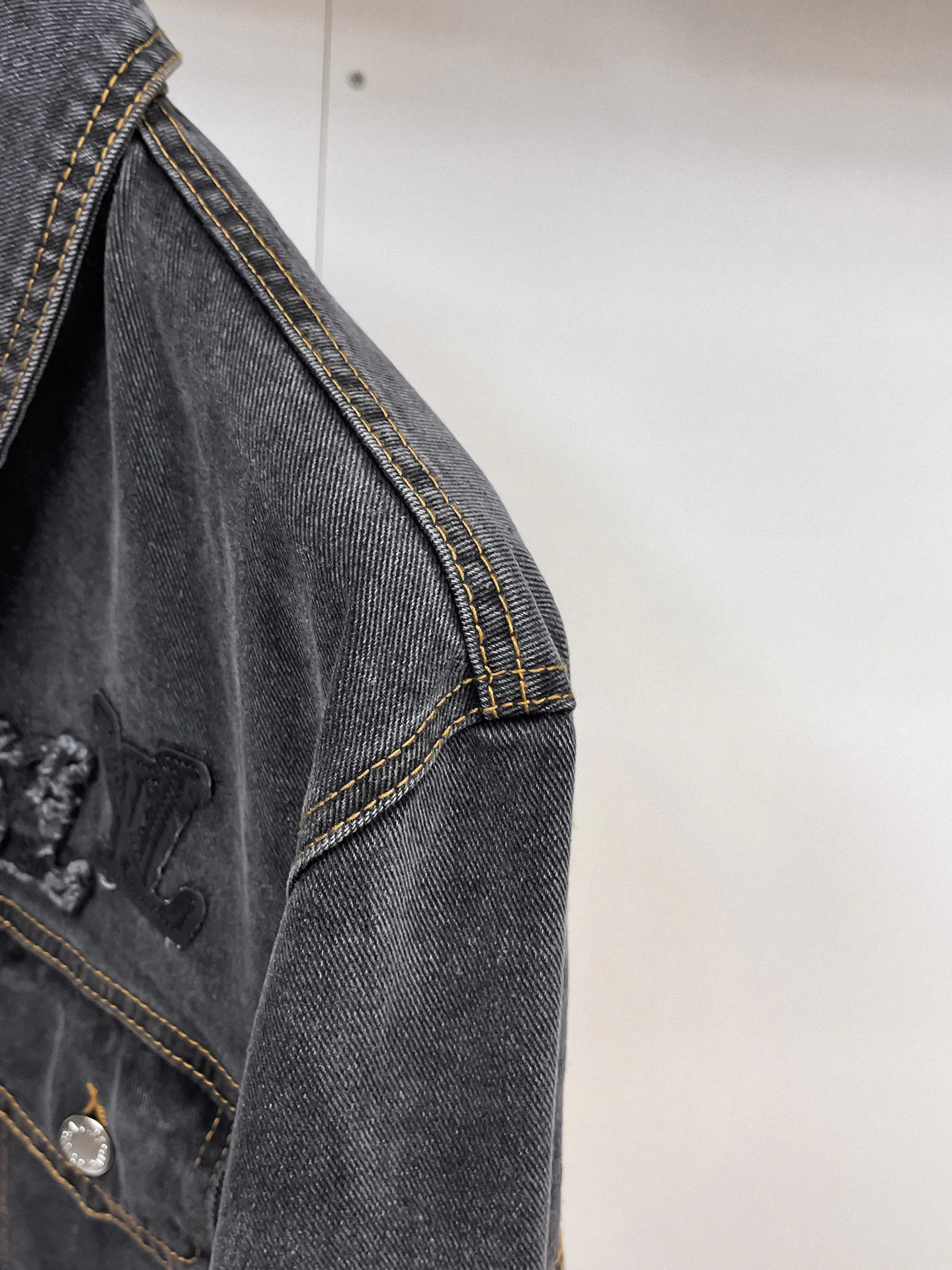 Men's Jackets And Down Jackets LOUIS VUITTON 18197223