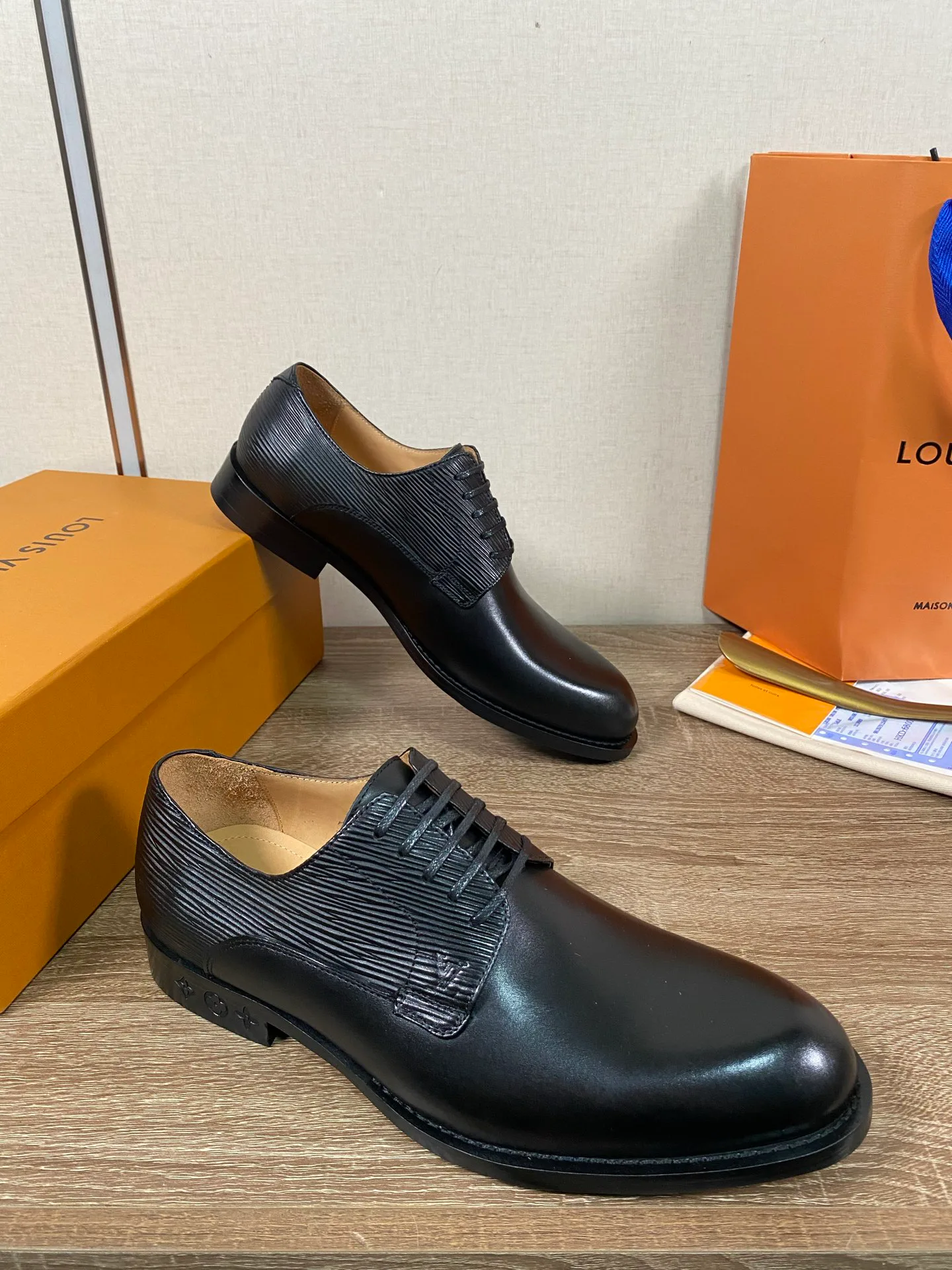 Men's Loafers And Dress Shoes LOUIS VUITTON 18078679