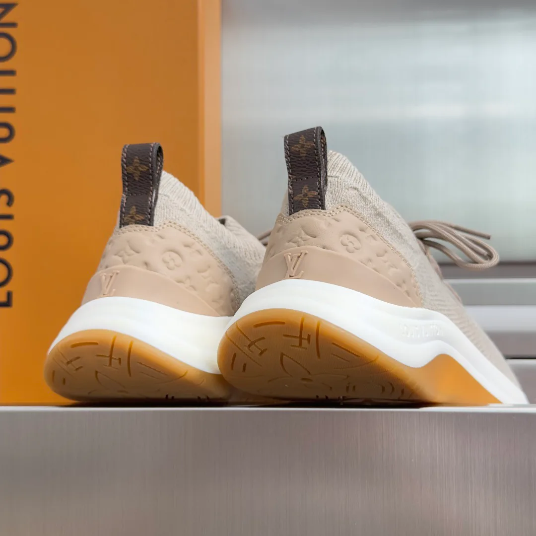 Women's Sneakers LOUIS VUITTON 17950536