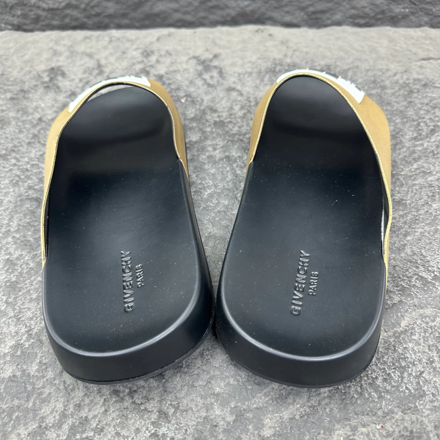 Men's Flip-Flops GIVENCHY 18153707