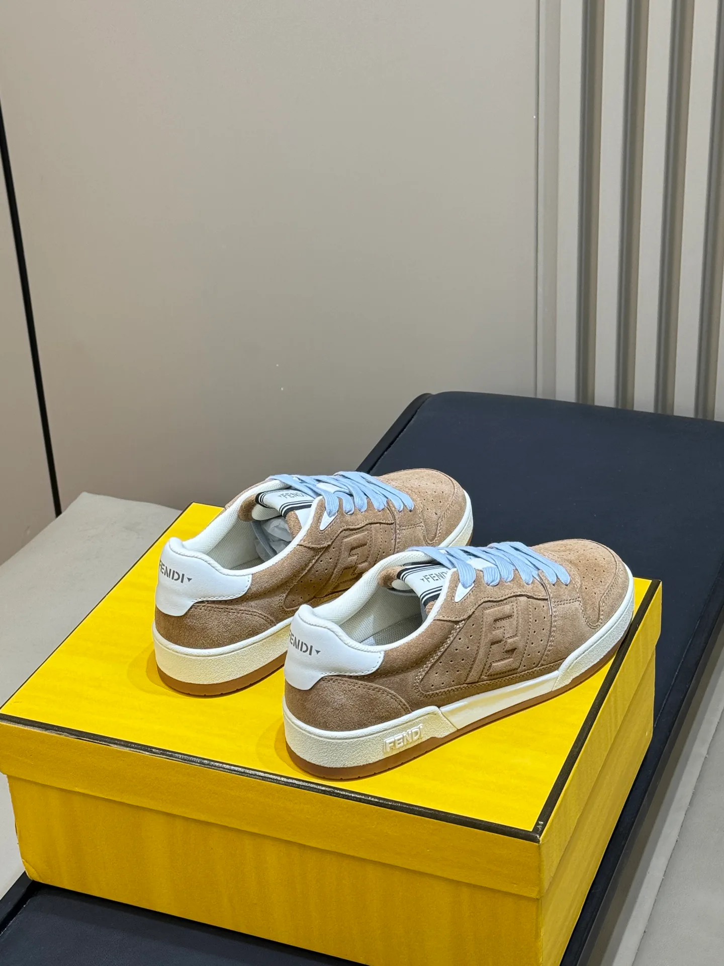 Women's Sneakers FENDI 18073182