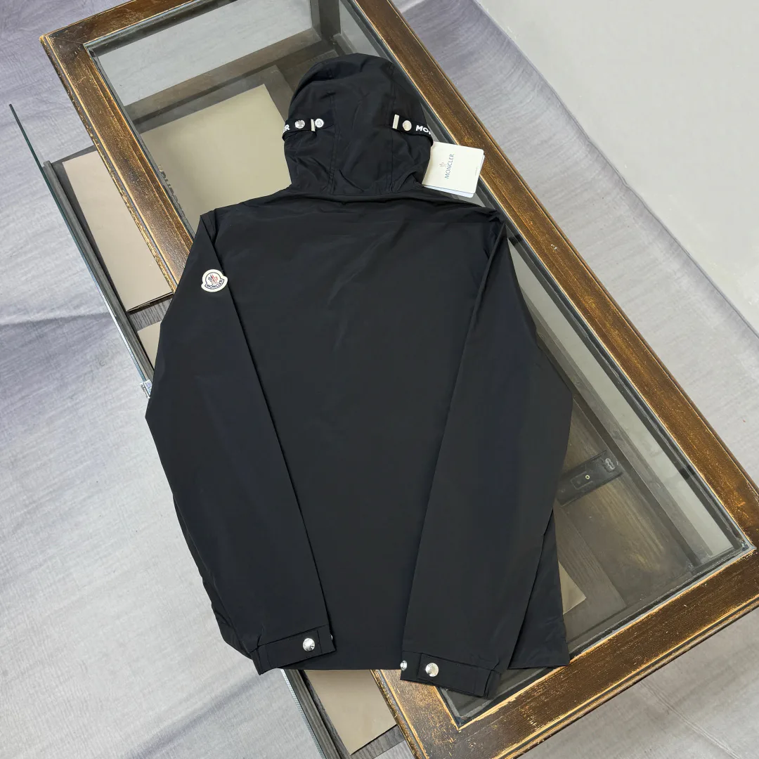 Women's Jackets And Down Jackets MONCLER 18416527