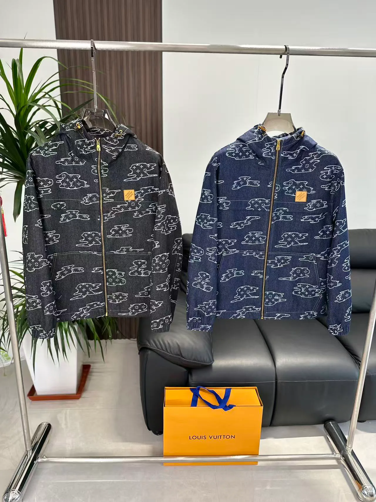 Men's Jackets And Down Jackets LOUIS VUITTON 18355704