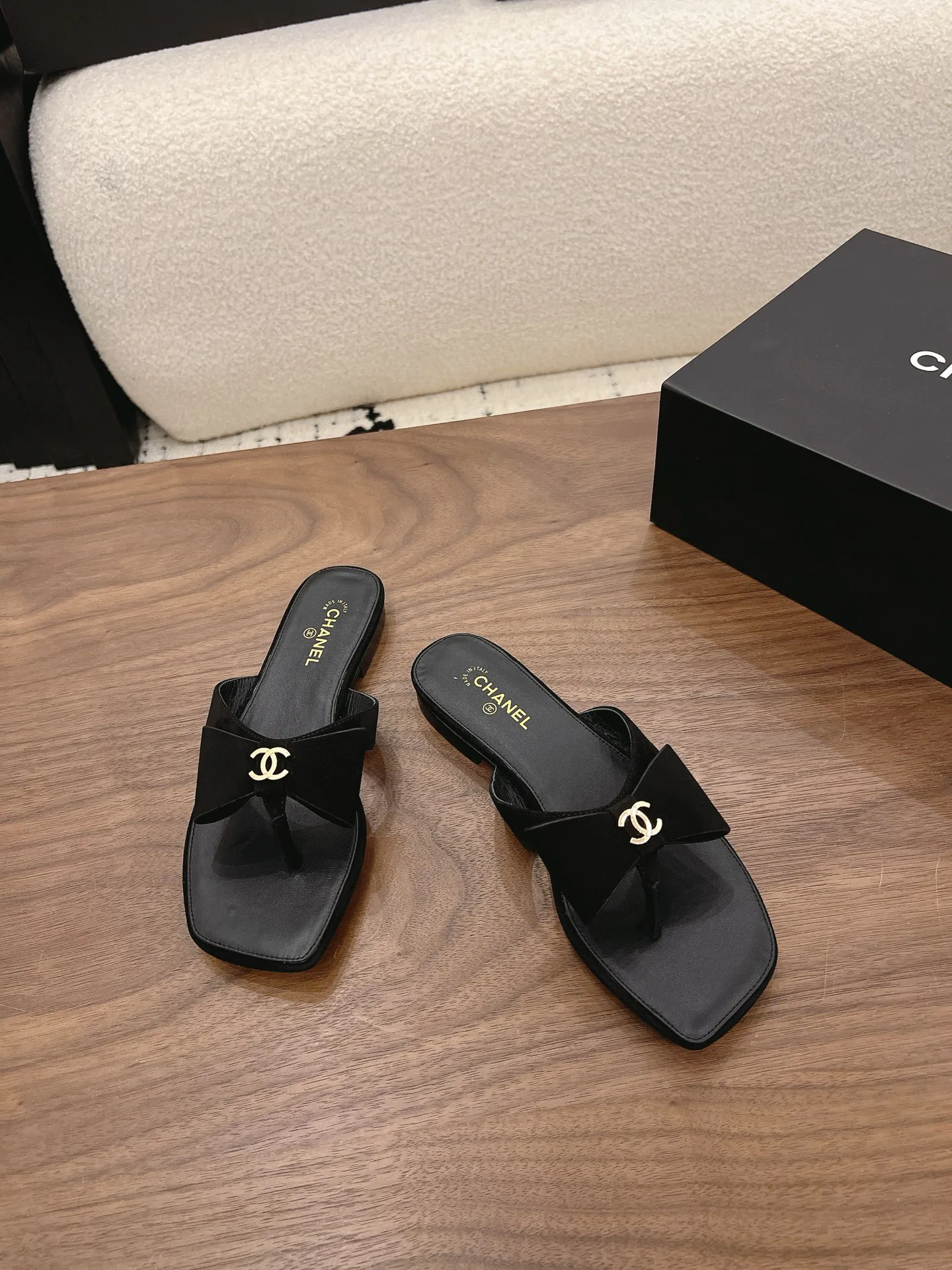 Women's Flip-Flops CHANEL 16944159