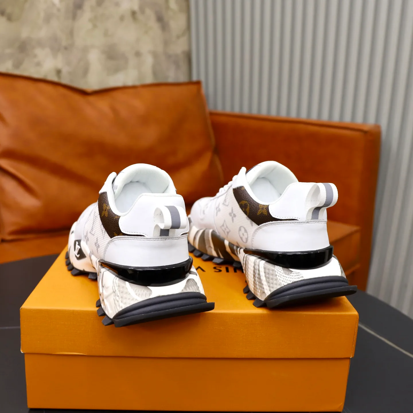 Men's Sneakers LOUIS VUITTON 18516257