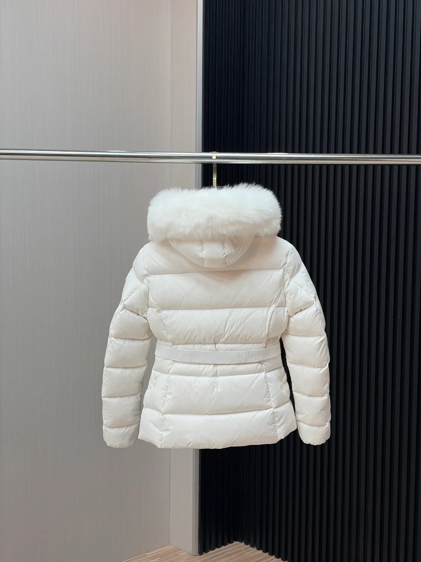 Women's Jackets And Down Jackets MONCLER 18335640
