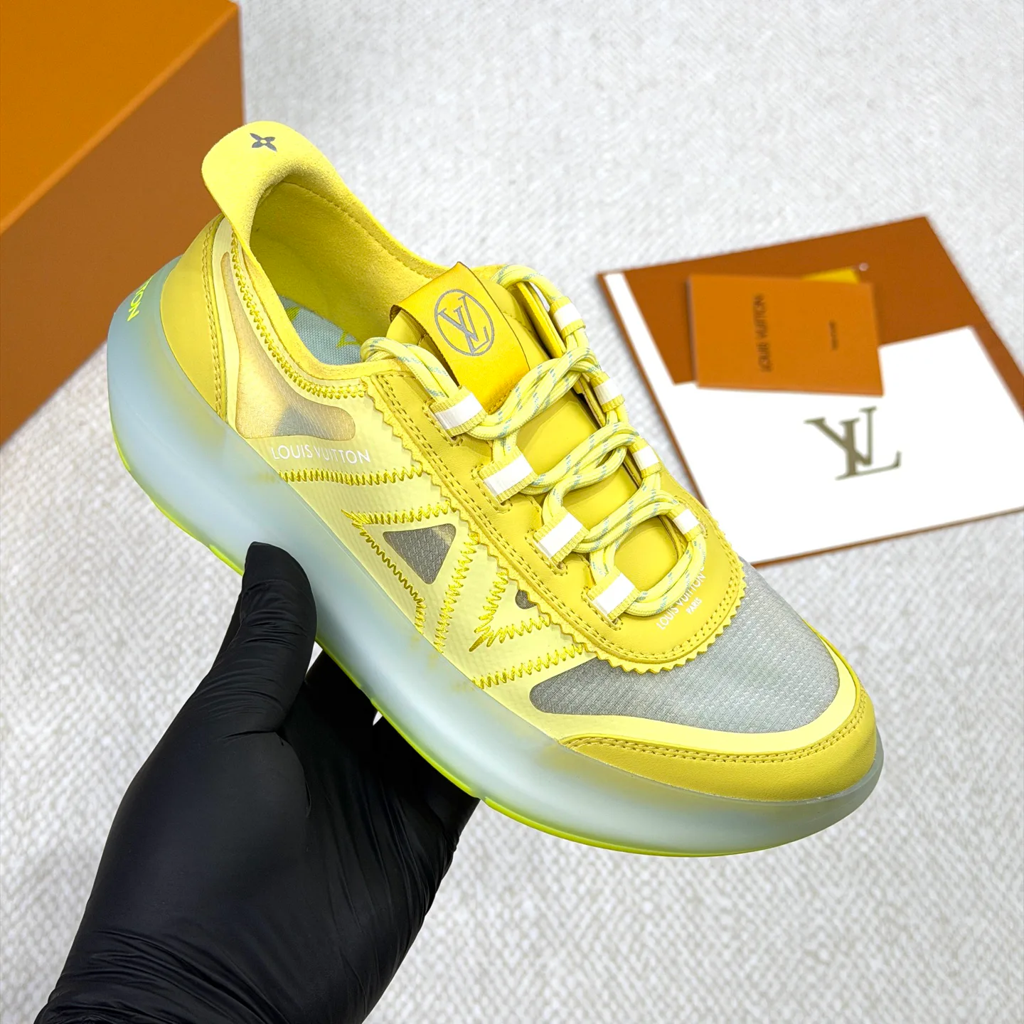 Women's Sneakers LOUIS VUITTON 18265149
