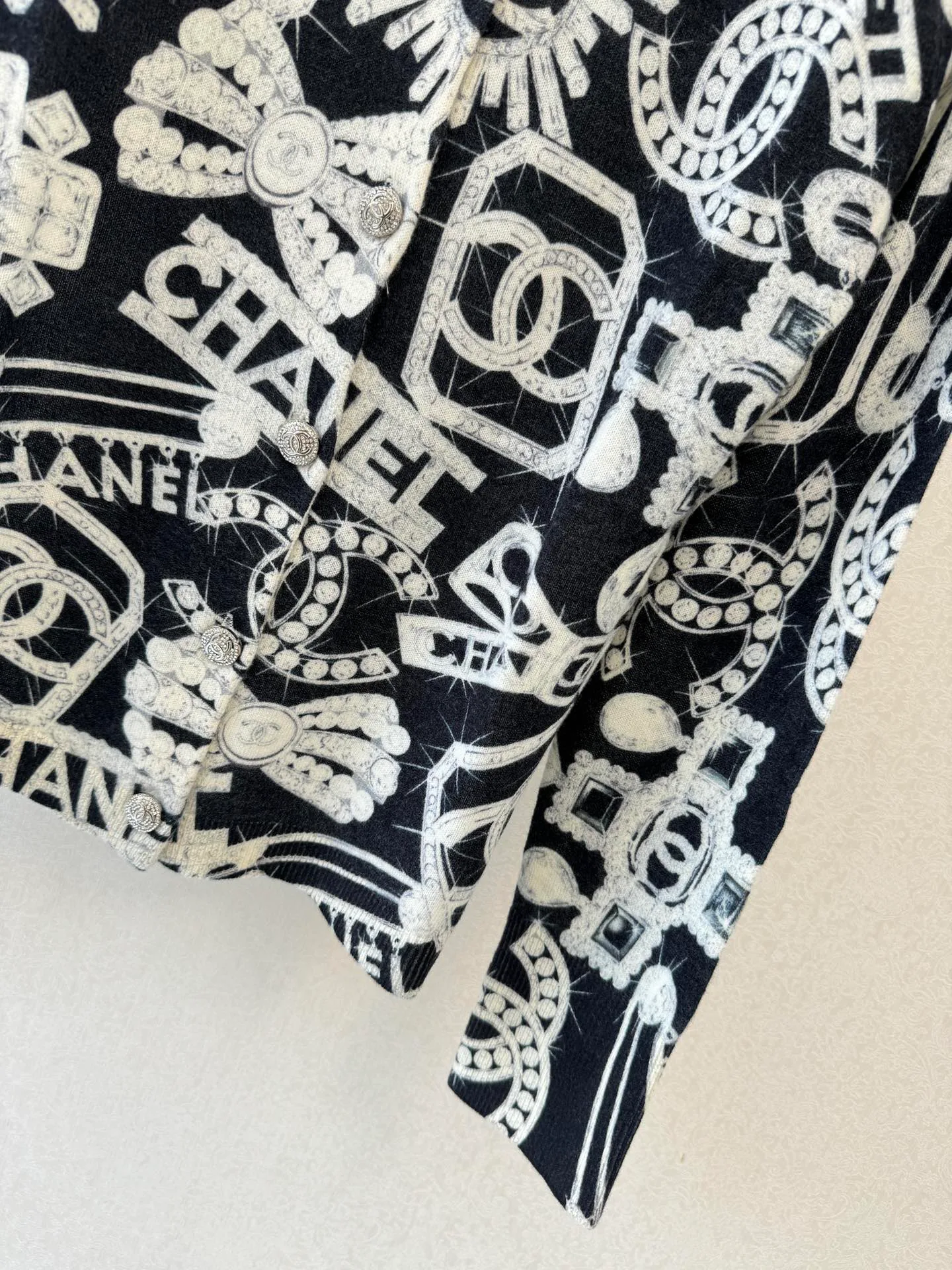 Women's Jumpers And Sweaters CHANEL 18137800