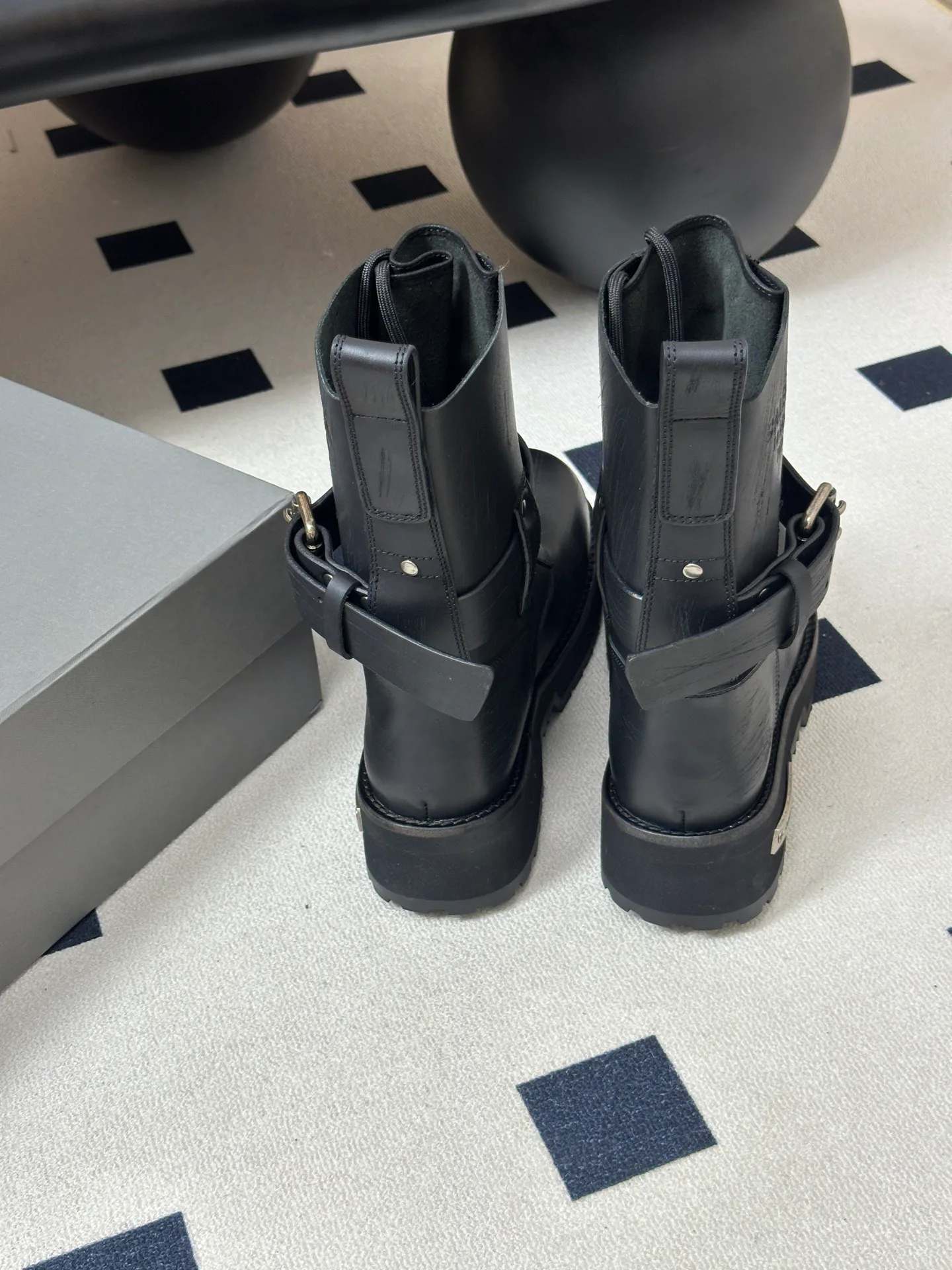 Women's Ankle Boots BALENCIAGA 18049605